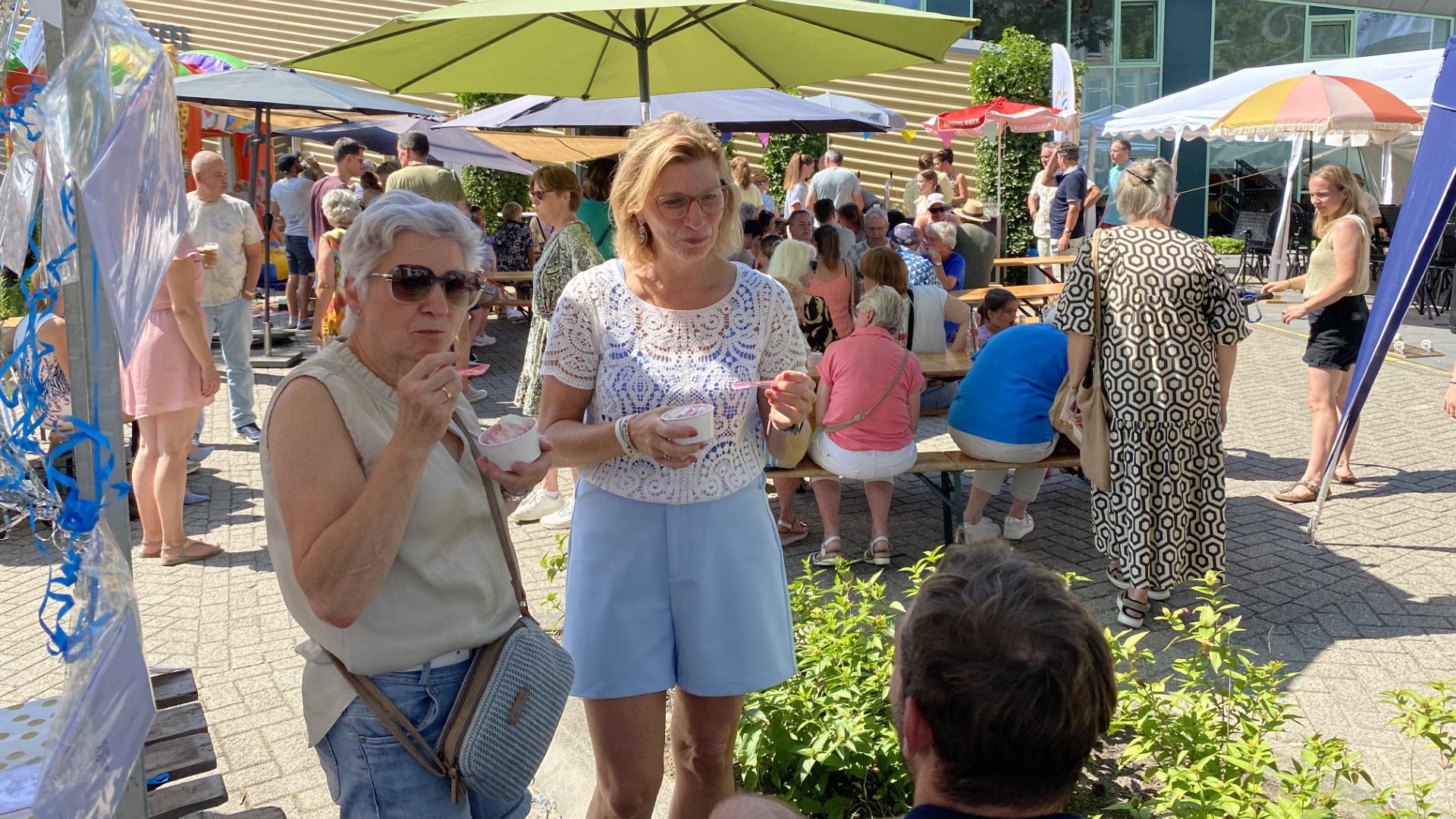 Muziekfestival-Ons-Genoegen-trekt-veel-publiek-in-Renswoude
