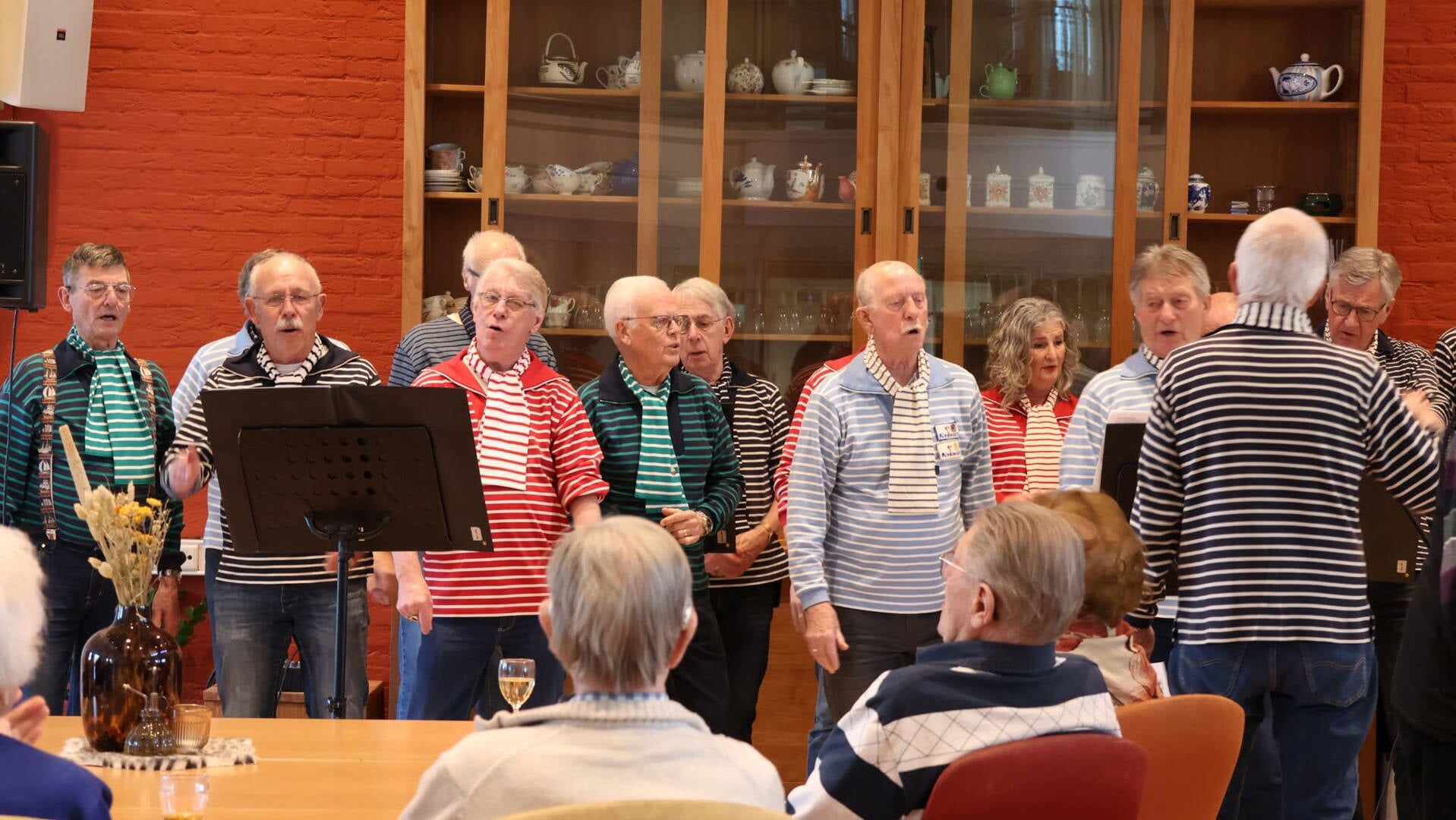 Shantykoor Nootdweer Vrolijkt De Bremhorst Op - De Vierklank - Al Het ...