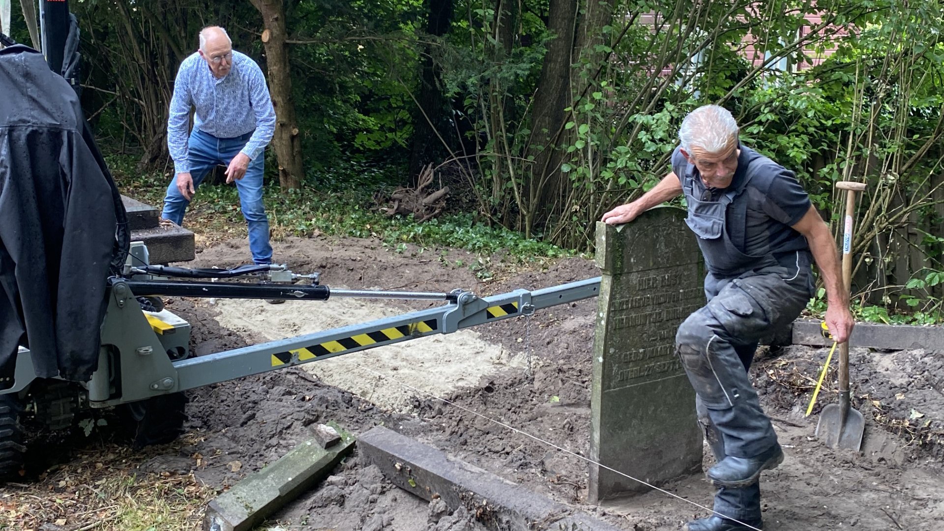 Grote-opknapbeurt-begraafplaats-bij-Koepelkerk-Renswoude---Hoog-tijd-om-in-actie-te-komen-
