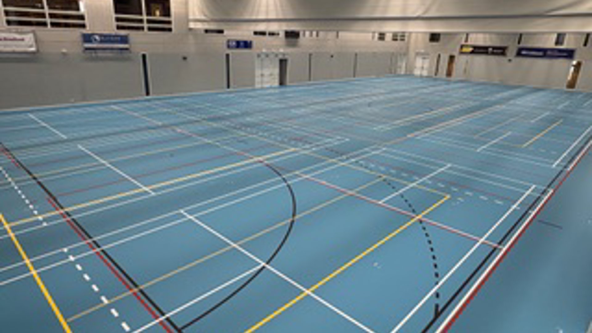 Sportvloer-De-Breehoek-Scherpenzeel-krijgt-frisse-opknapbeurt