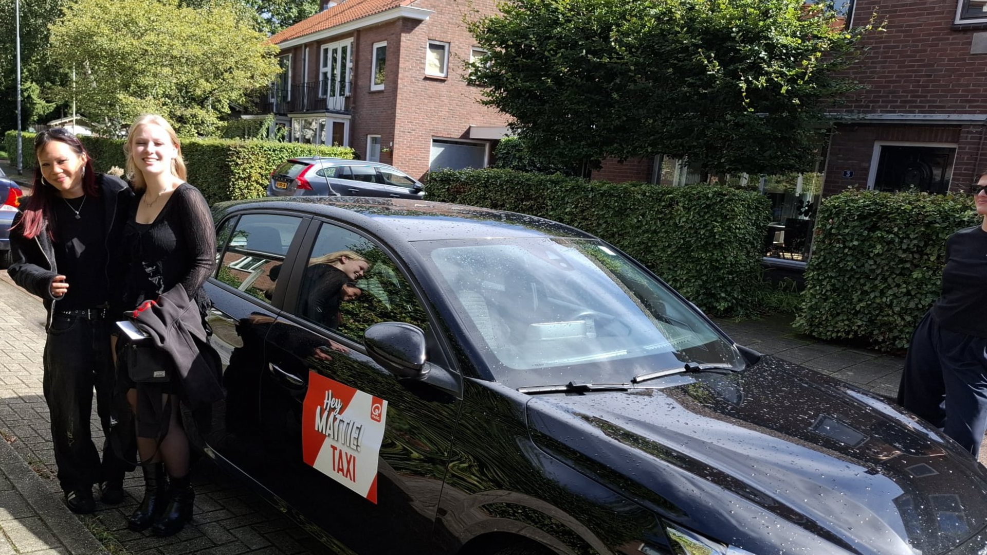 Harderwijkse-Mila-van-Rosse-met-Hey-Mattie--Taxi-naar-concert-in-Amsterdam