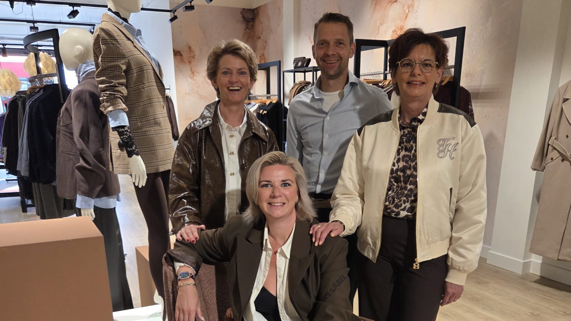 Nieuw-winkelpand-voor-Broekhuis-Mode-in-Putten--openingsweekend-met-giveaways--muziek--hapjes-en-drankjes
