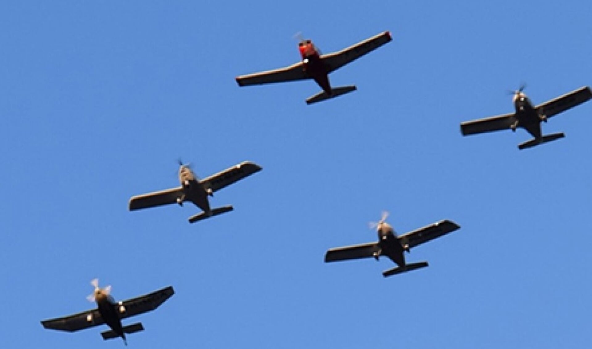 De Edambusters vliegen vanmiddag over Oosthuizen