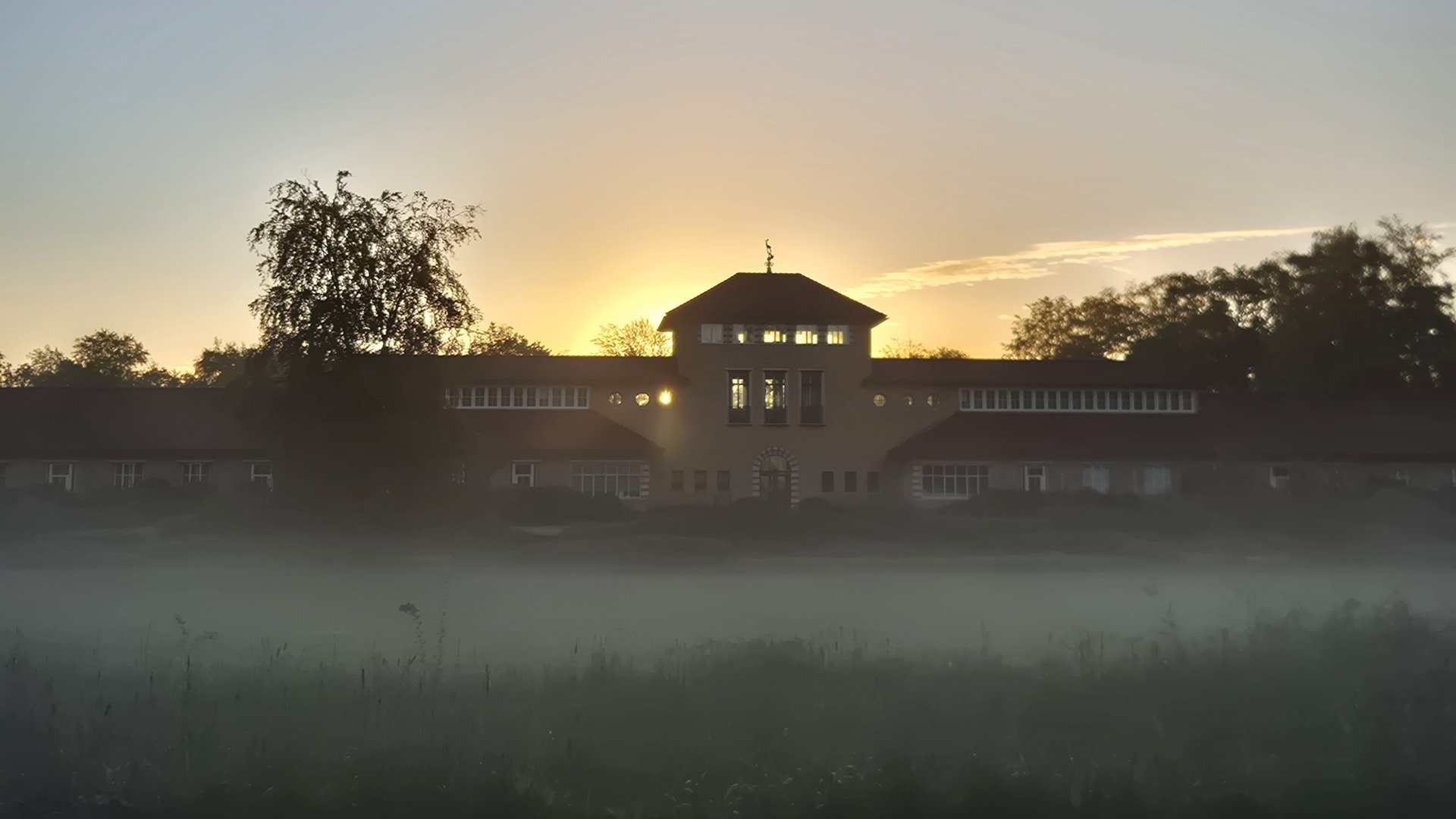 Lezersfoto--zonsopkomst-met-dauw