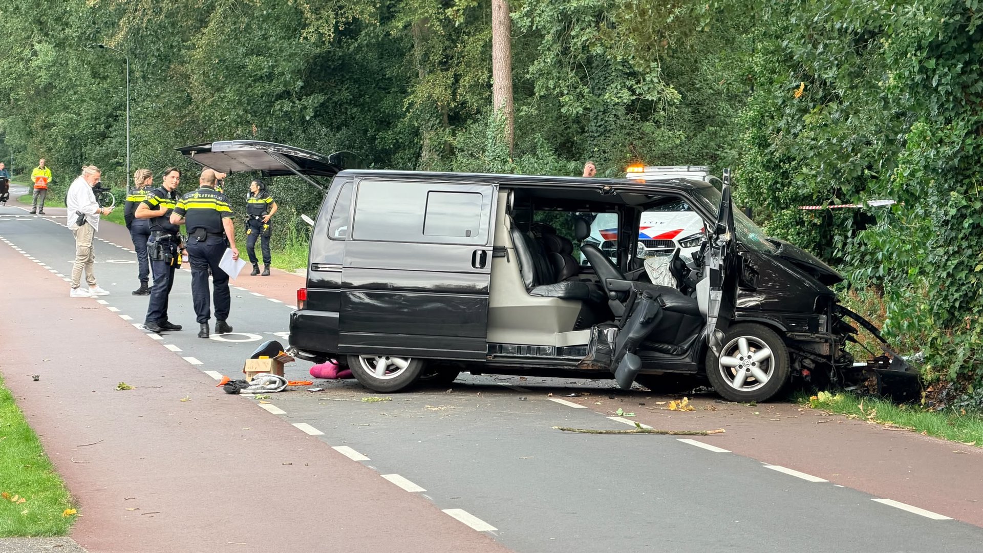 Twee-gewonden-bij-ernstig-ongeval-op-Oude-Telgterweg-in-Ermelo--tegenpartij-rijdt-vermoedelijk-door