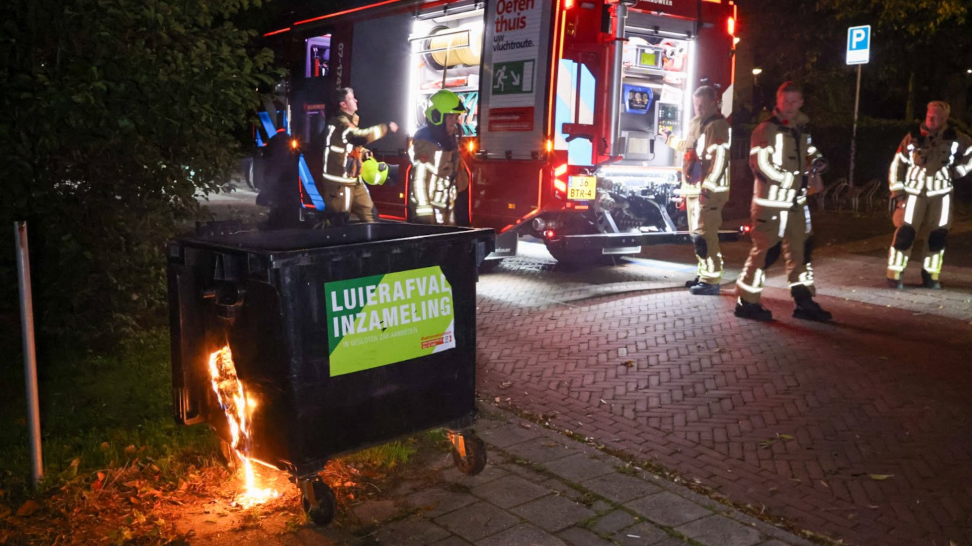 Afvalcontainer voor luiers in brand in Barneveld
