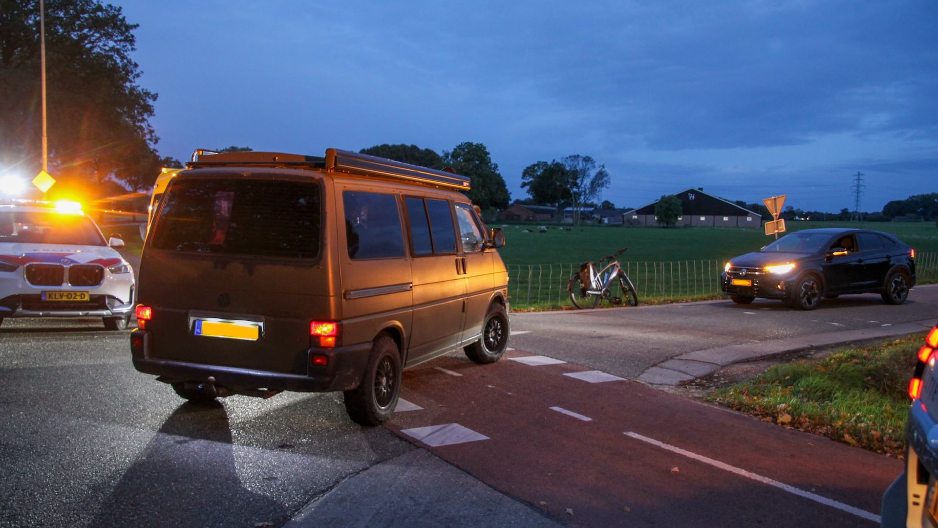 Fietser gewond bij aanrijding met bestelbus in De Valk