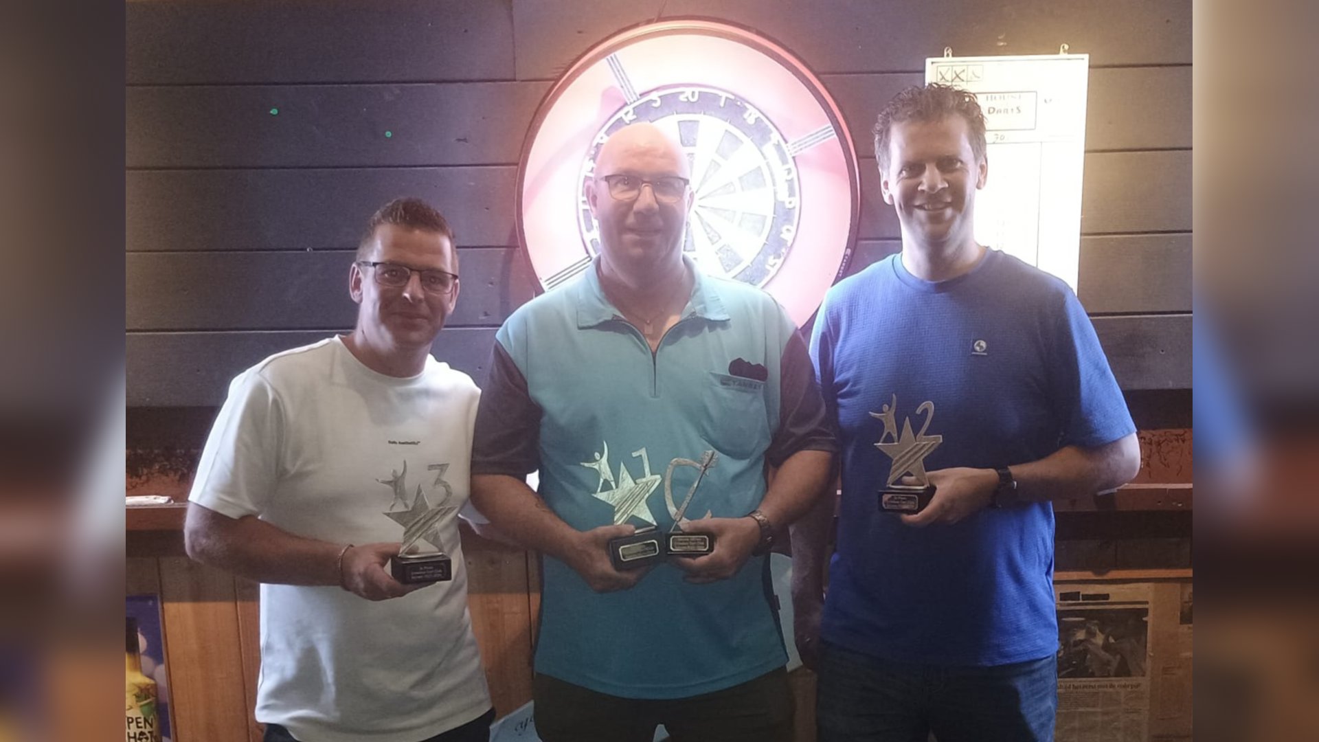 Dartmaster Jonny Teunissen weer aan de top