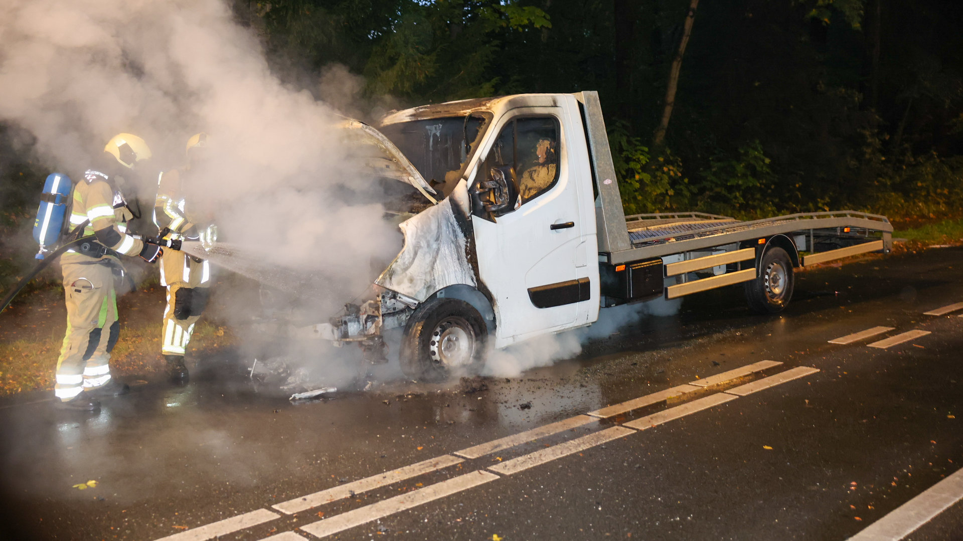 Cabine van autotransporter uitgebrand aan Driebergseweg