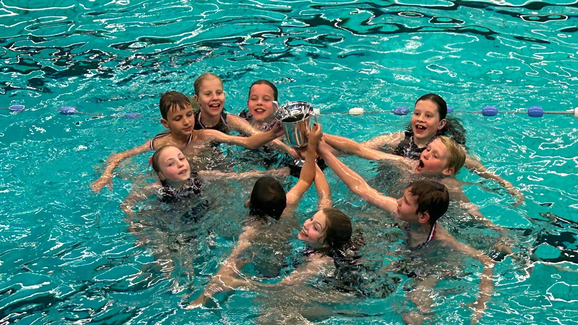 Jonge waterpoloërs uit het Gooi, Amersfoort en Utrecht strijden om de medailles in De Lieberg