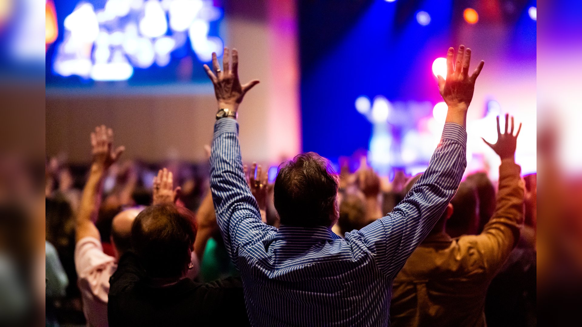 Tweede landelijke Mozaiek BRO Worship Night voor mannen in sporthal Corlaer in Nijkerk