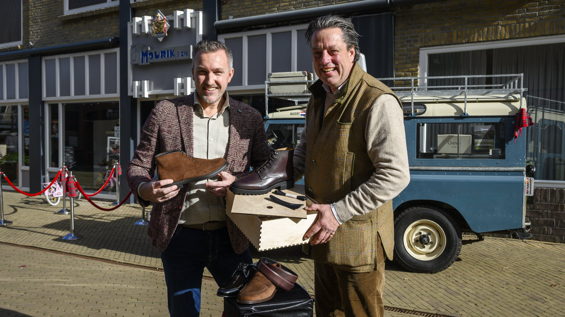 Schotse whisky bij onthulling eigen schoenencollectie B&B Vol Liefde deelnemer Robert Jan in Sliedre