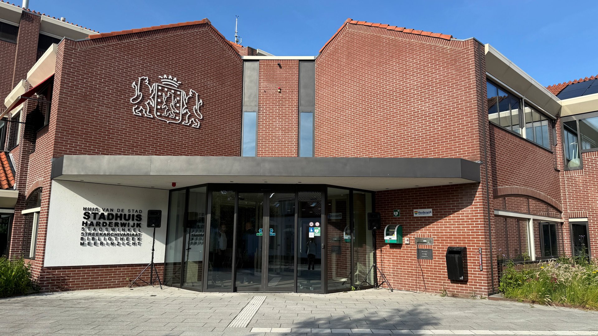 College Harderwijk stopt uitkering van inwoonster; geen bijzondere omstandigheden om van maatregel a