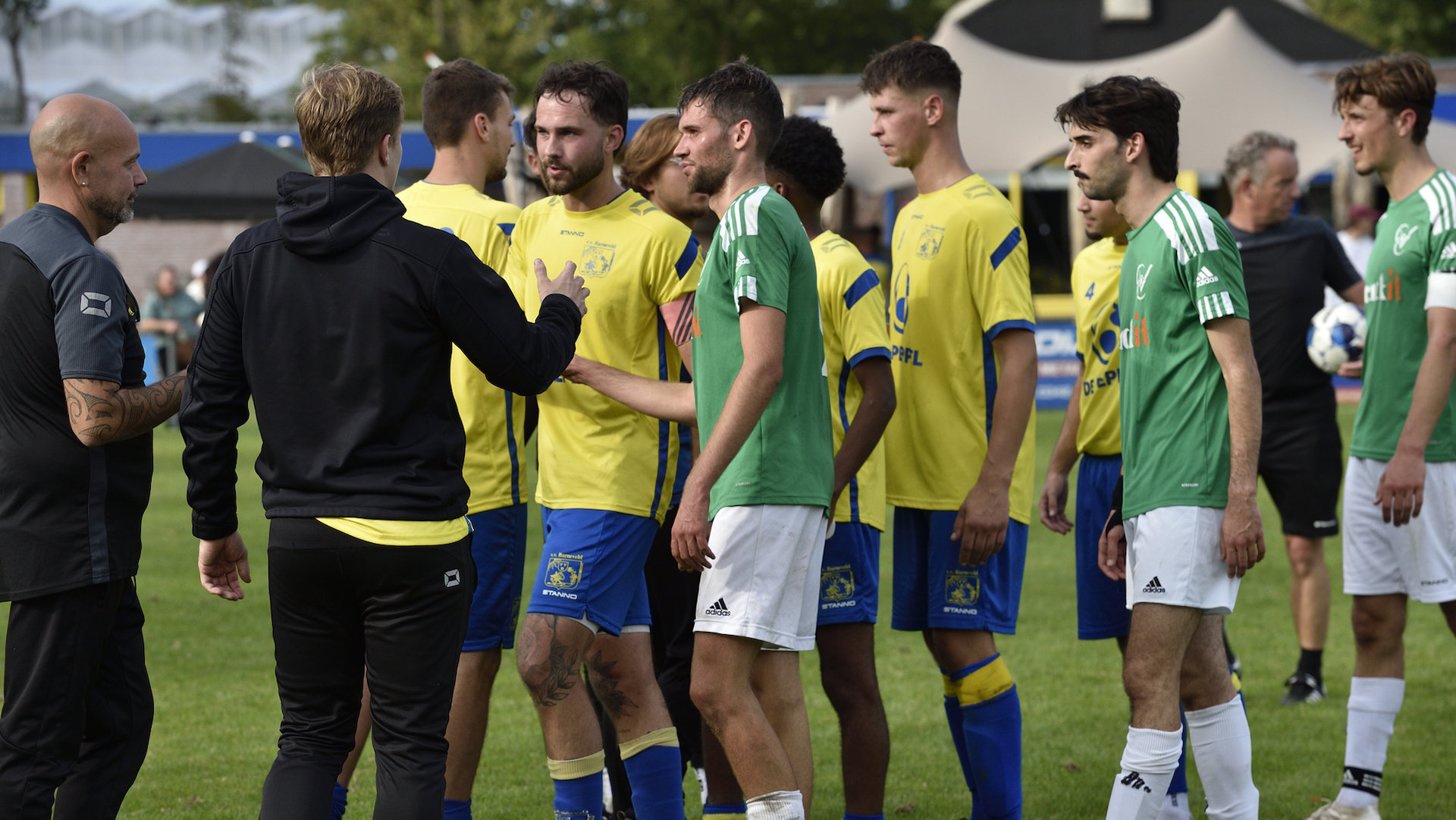 VV Barneveld wint topper en sluit aan in kopgroep