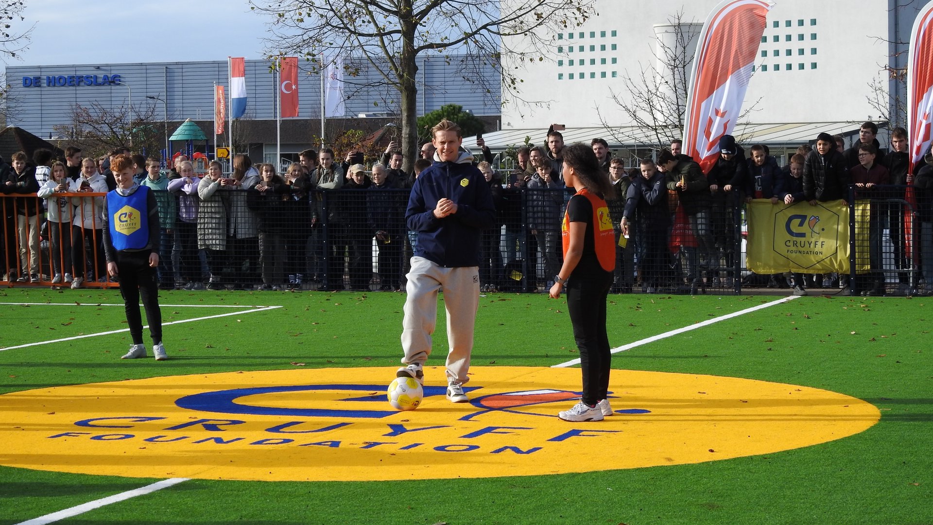 Johan Cruyff Court met Magical Bridge in Stalkaarsen in Gorinchem