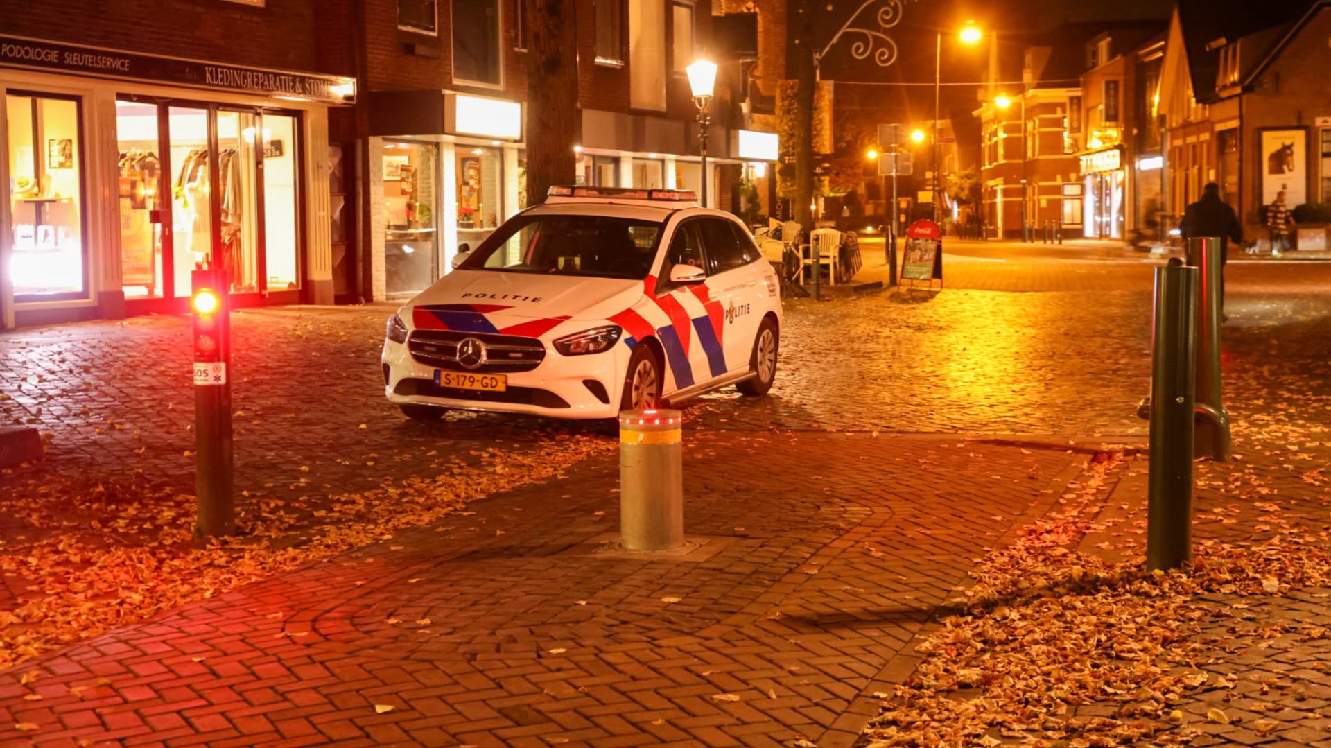 Twee personen aangehouden vanwege een winkeldiefstal aan de Dorpsstraat in Lunteren