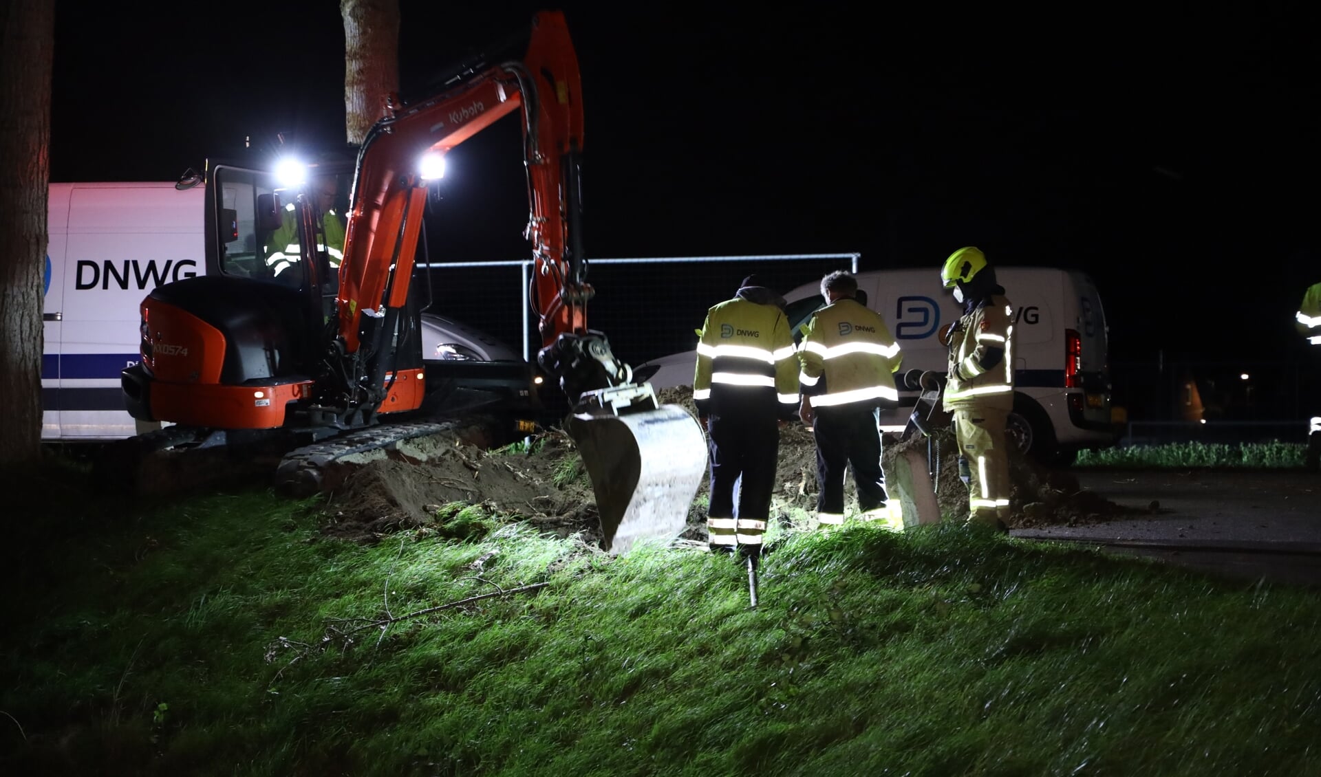 Gas spuit uit de grond bij lek in Kwadendamme: drie woningen ontruimd