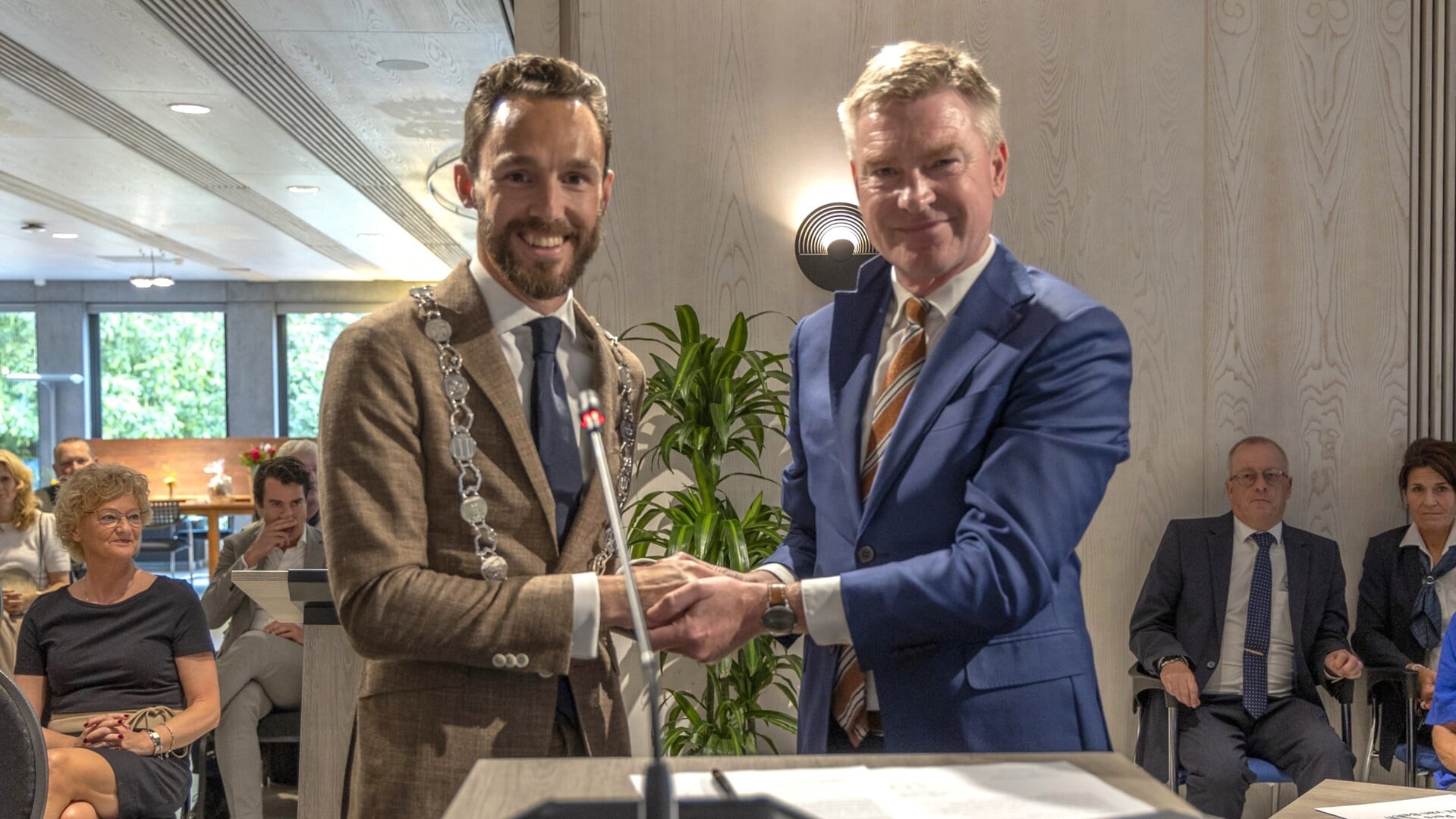 Een energieke, bevlogen nieuwe burgemeester in Voorne aan Zee ...