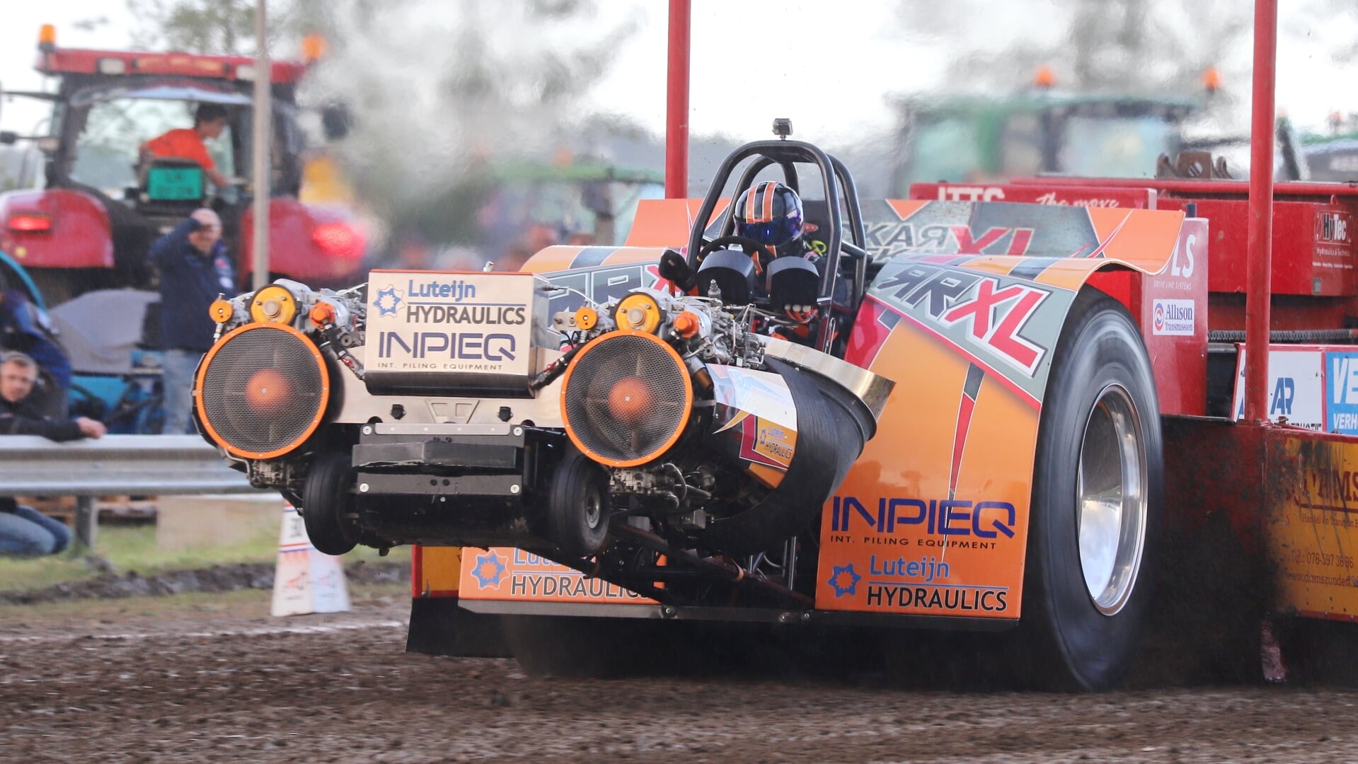 Tractor Pulling Cadzand: brullende motoren!