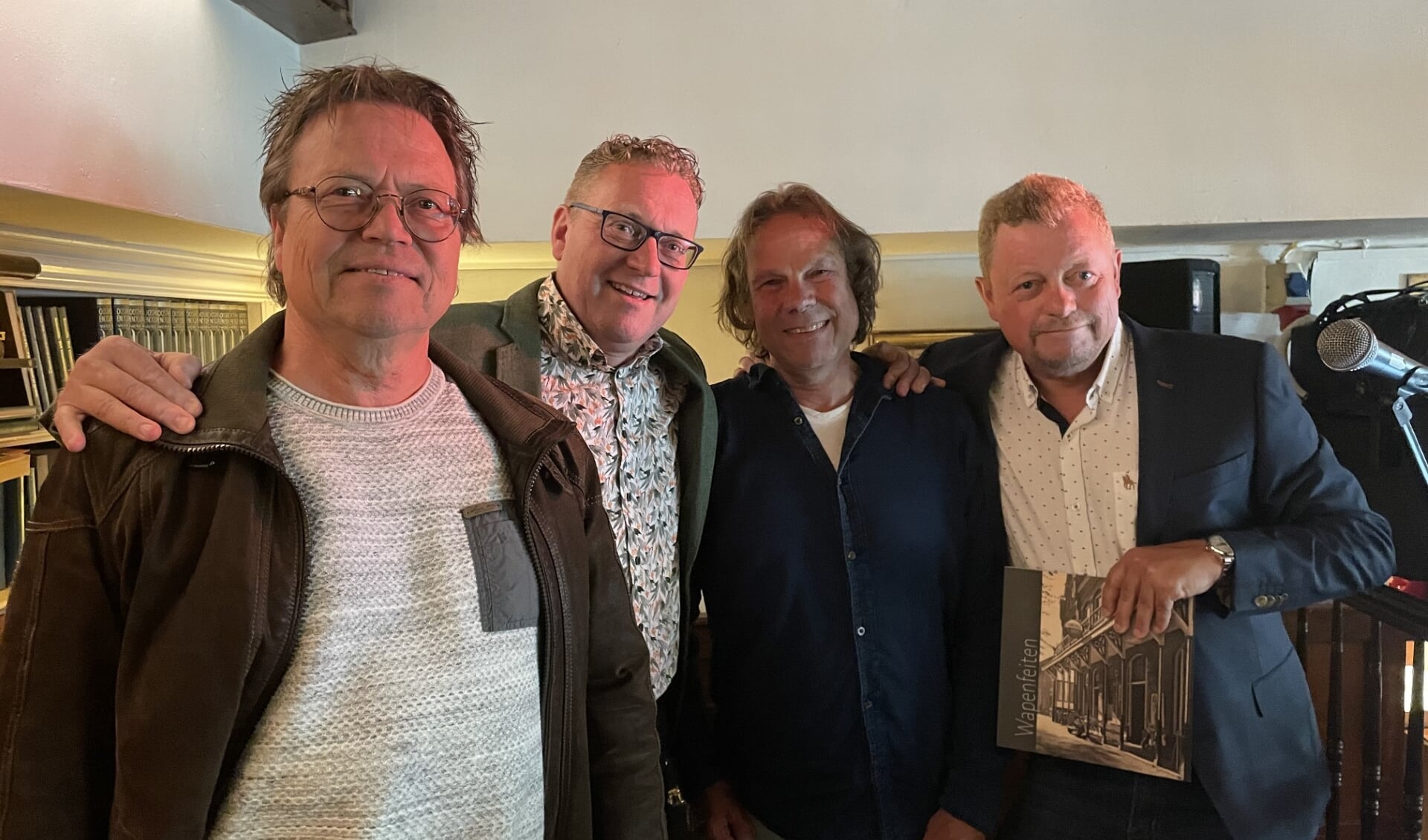 ‘Wapenfeiten’, hét boek over Het Wapen van Voorschoten - Al het nieuws ...