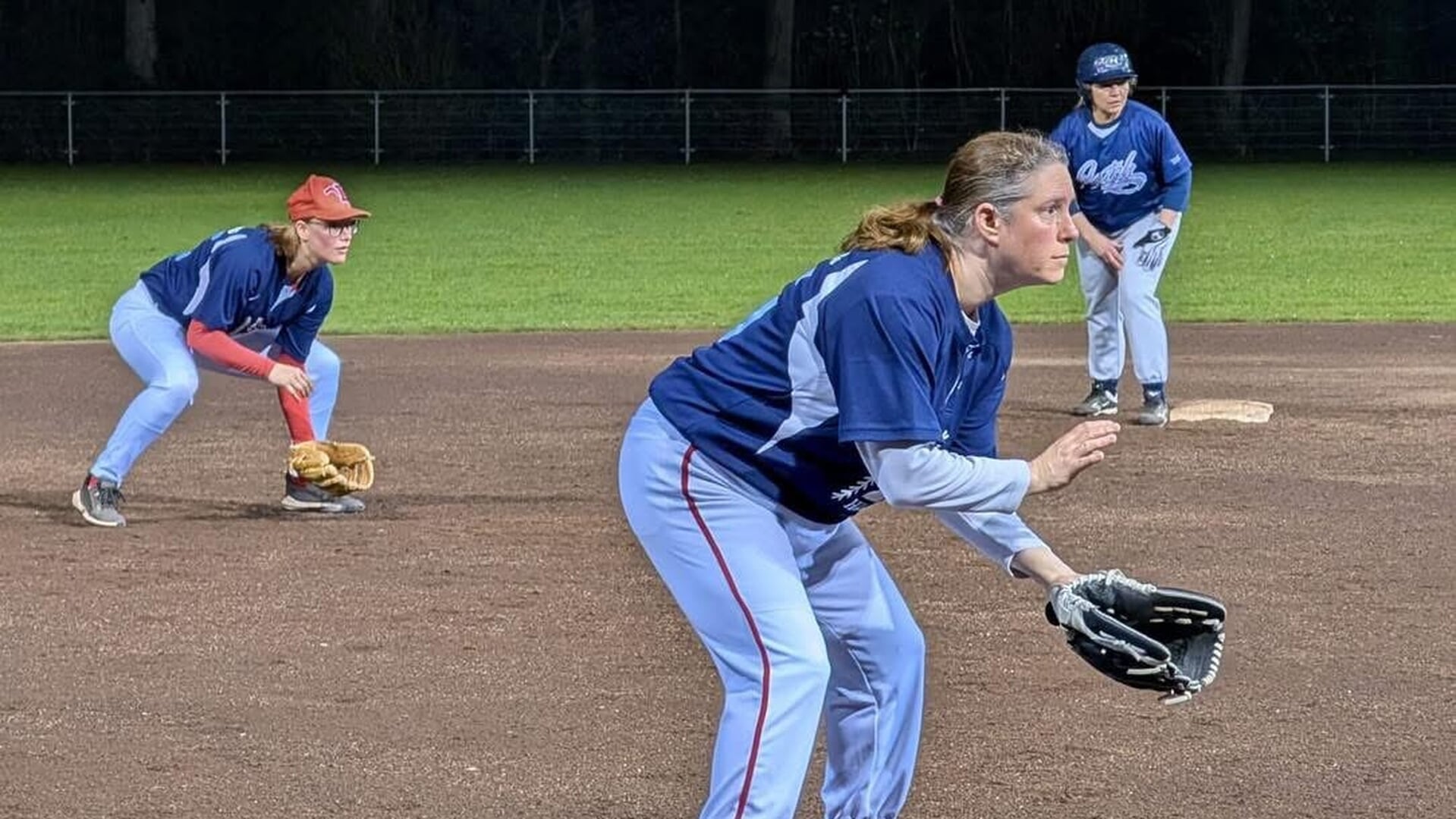 Softbal dames schitteren in openingswedstrijd - Adverteren Goeree ...