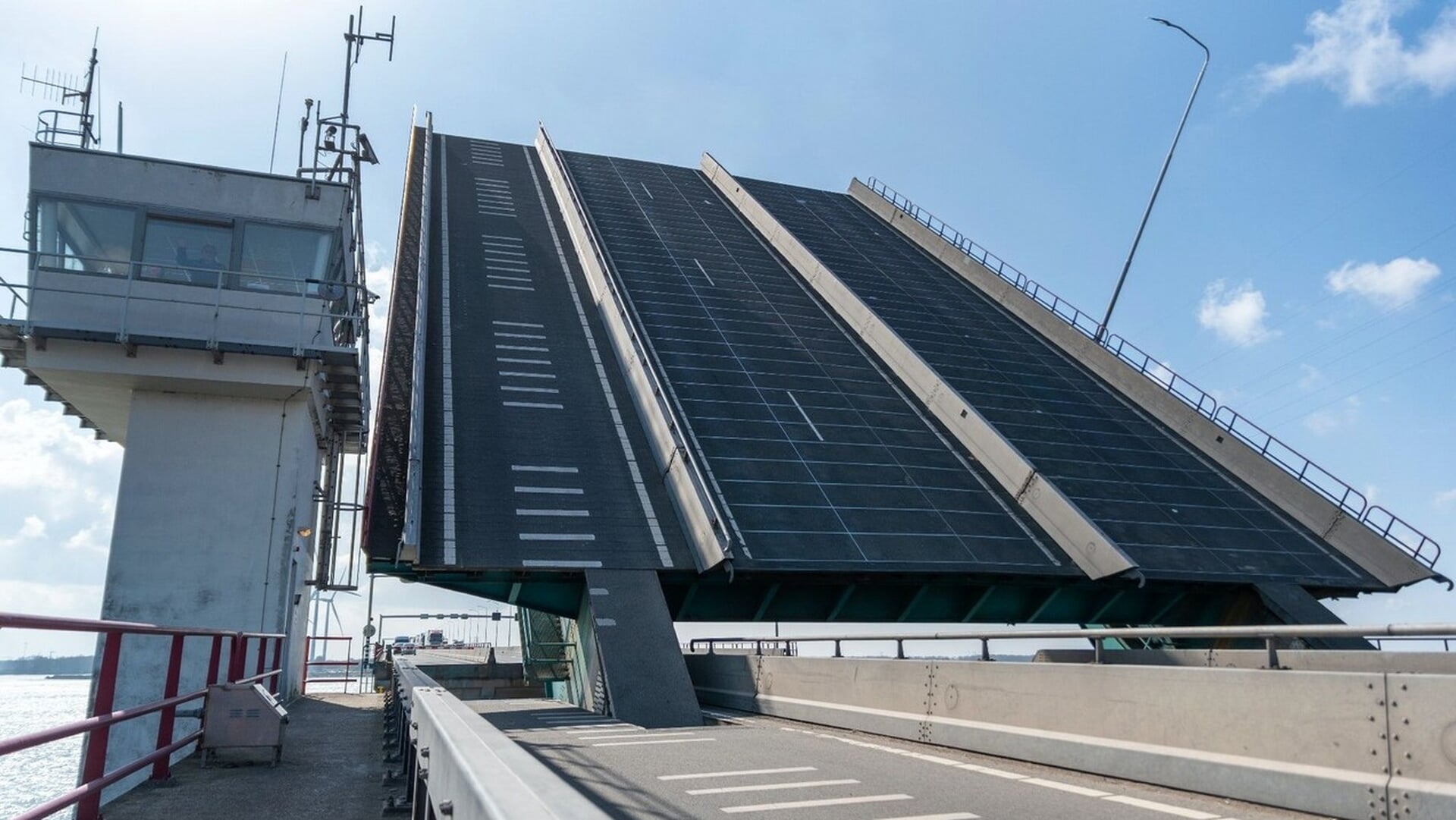 Haringvlietbrug (A29) op 23 mei dicht geweest voor onderzoek