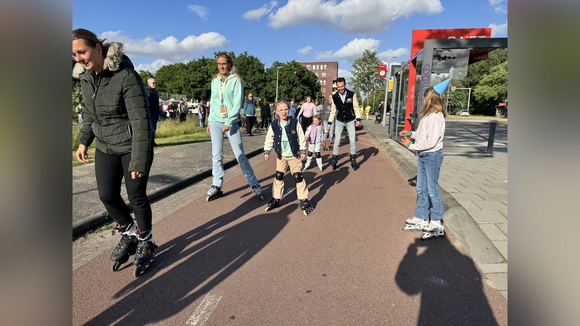 Eerste editie Rollervoetsluis: burgemeester en skaters maken er een feestje van