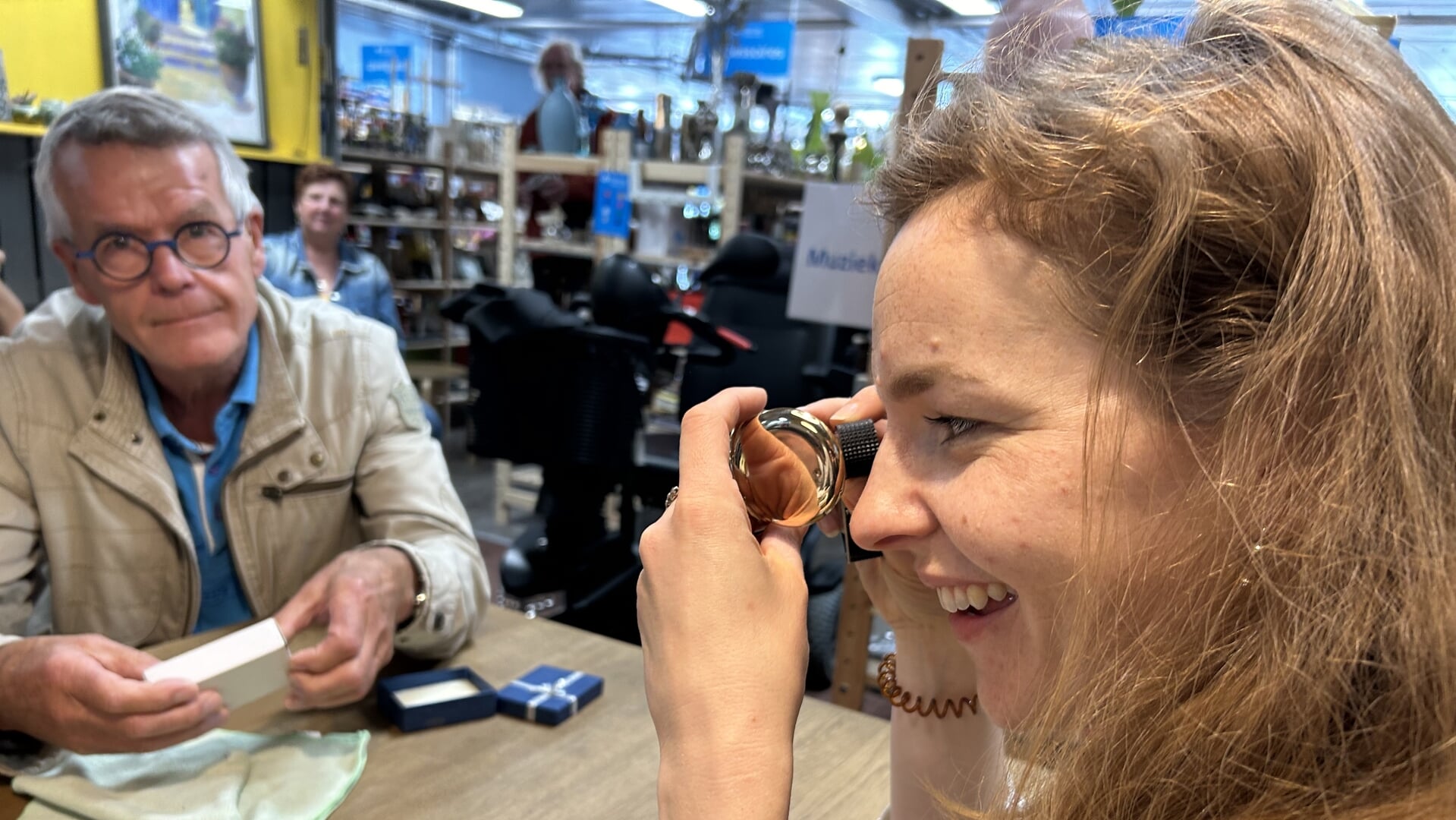 Kom naar de taxatiedag in Dorcas Kringloopwinkel Hellevoetsluis