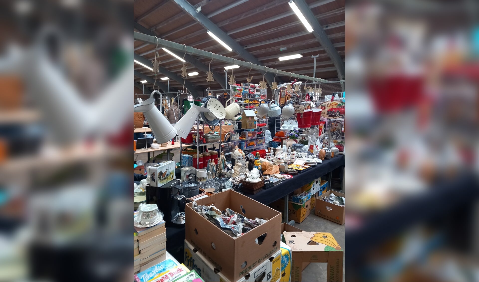 Rommelmarkt in markthallen Didam