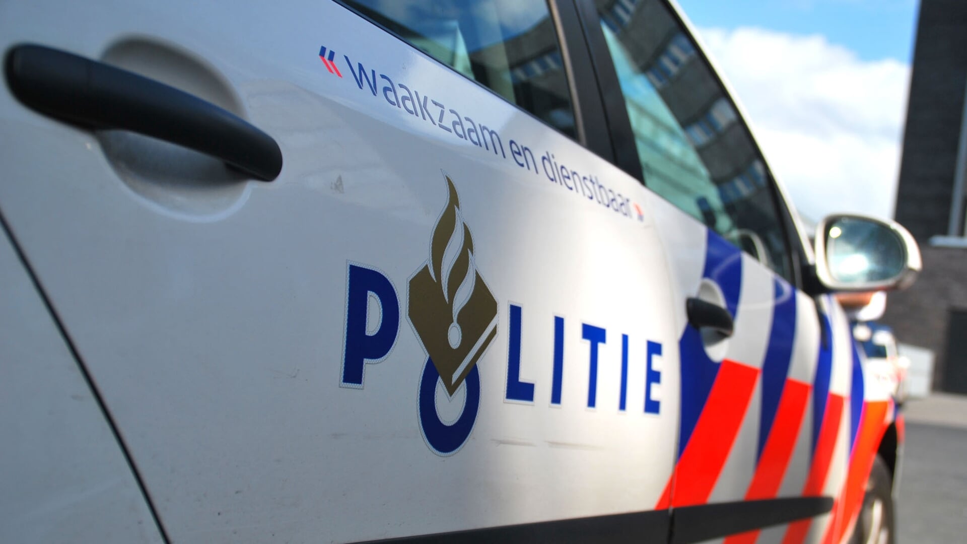 Burgemeester sluit woning Dorpsweg in Nieuwenhoorn