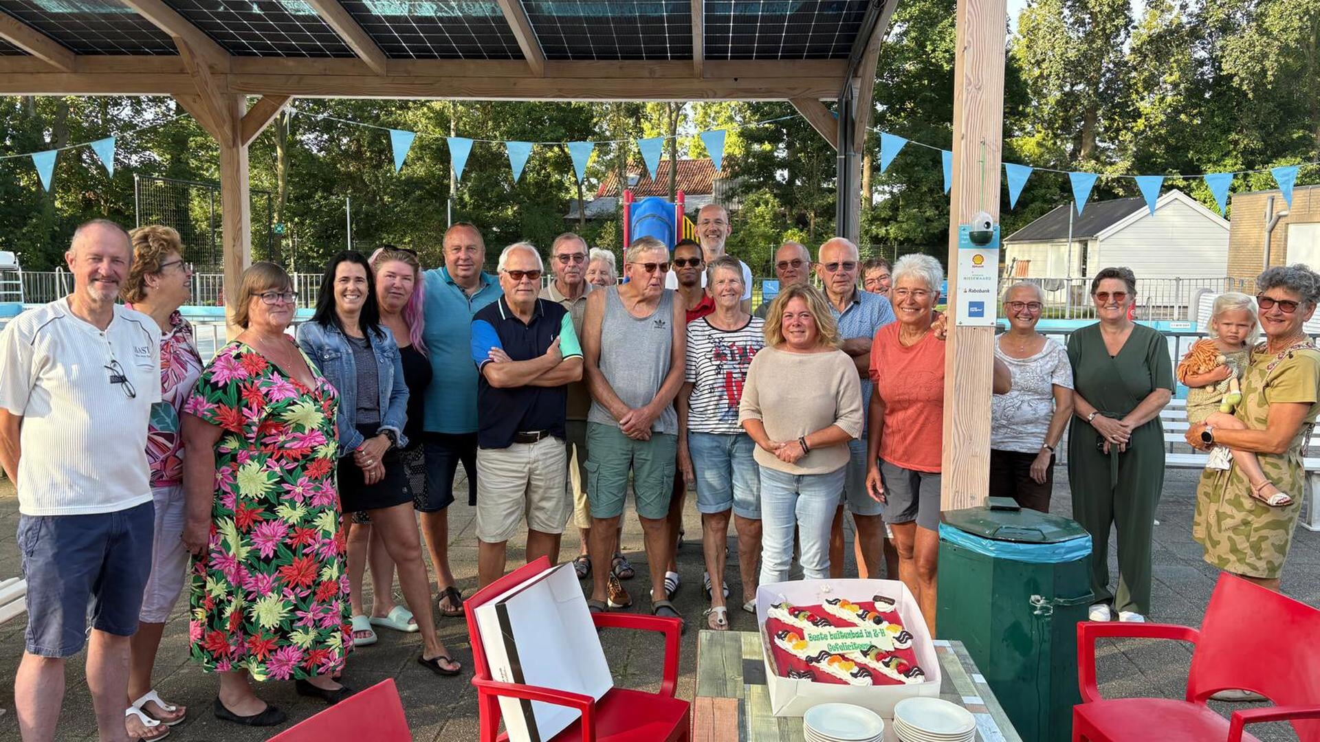 PvdA Nissewaard viert succes ‘t Molengors met taart voor vrijwilligers