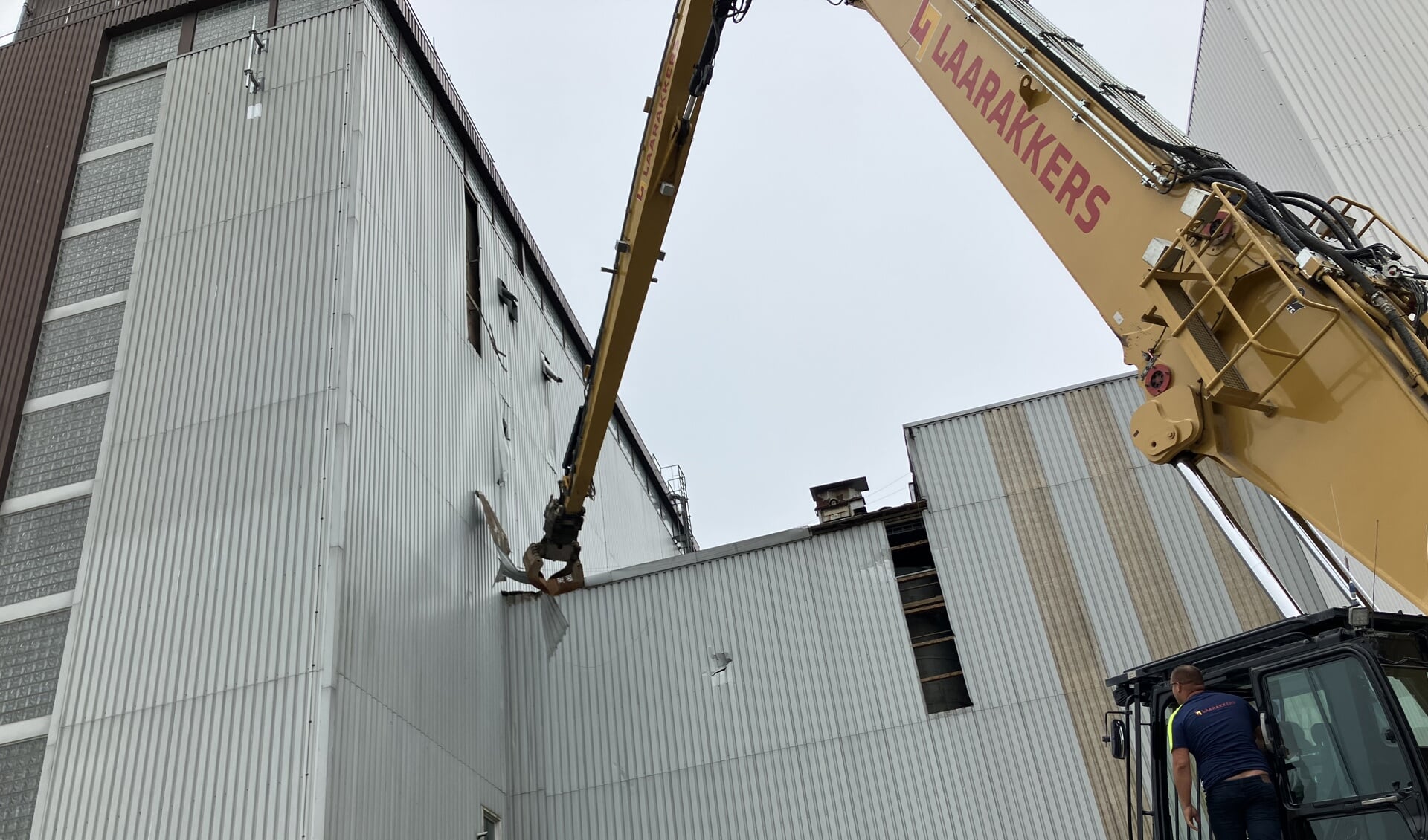 Start sloop silo symboliseert ‘dubbel gevoel’ in Wanroij; ‘De één bouwt iets op en de ander breekt h