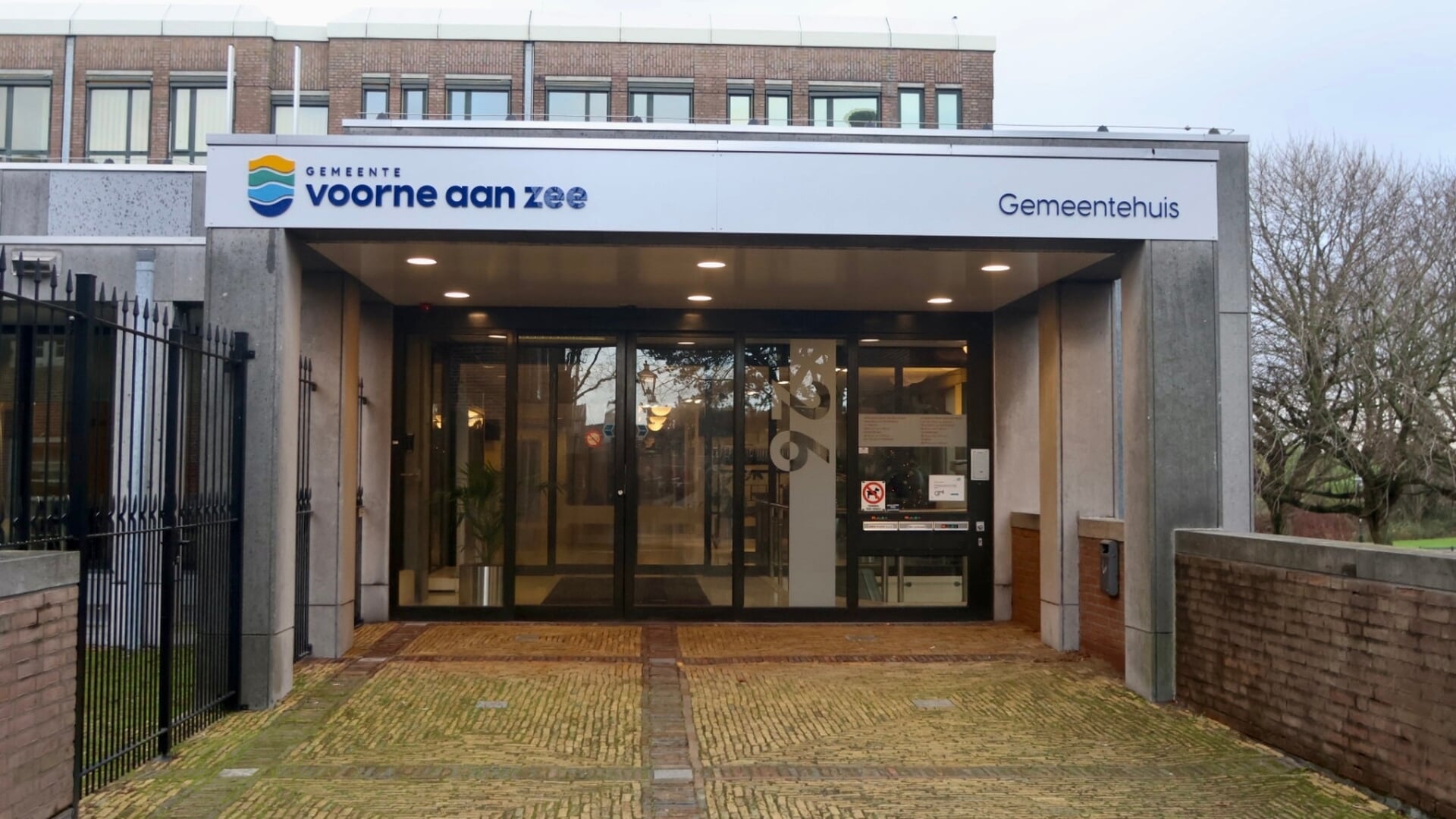 Gemeentehuis Voorne aan Zee blijft in Hellevoetsluis