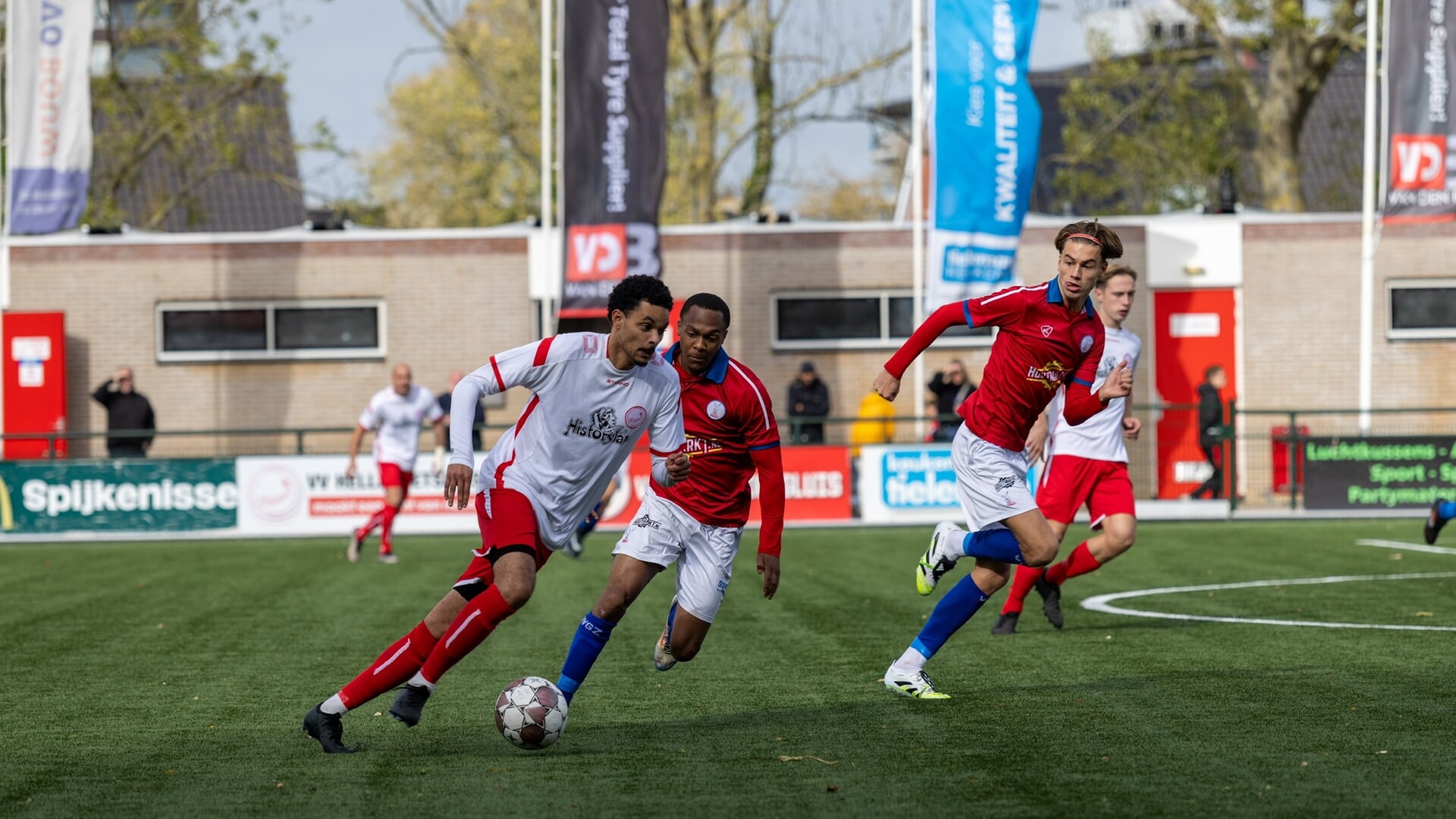 Hellevoetsluis koploper na winst op Brielle