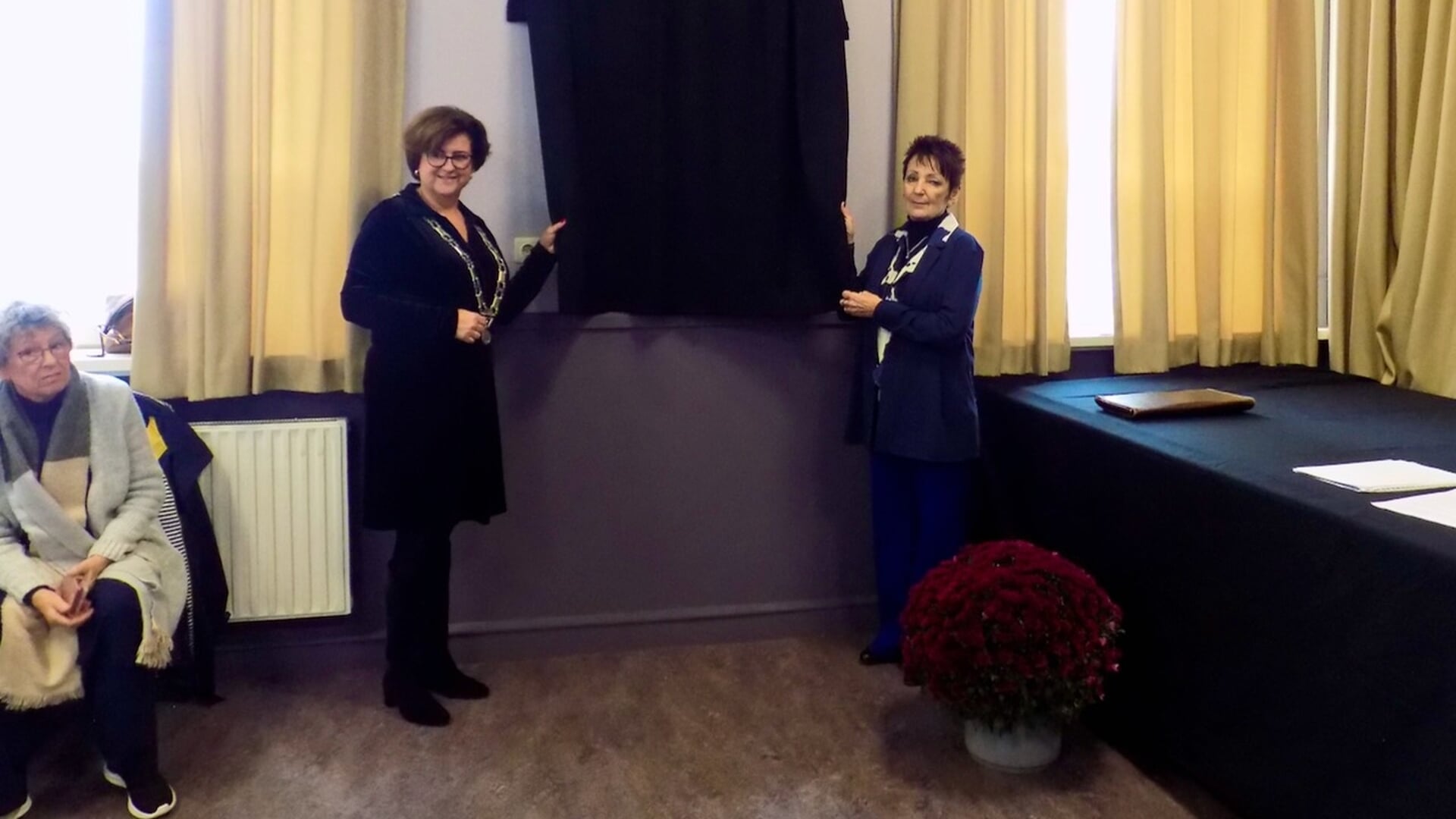 Schilderij Suze Groeneweg in Strijensas onthuld