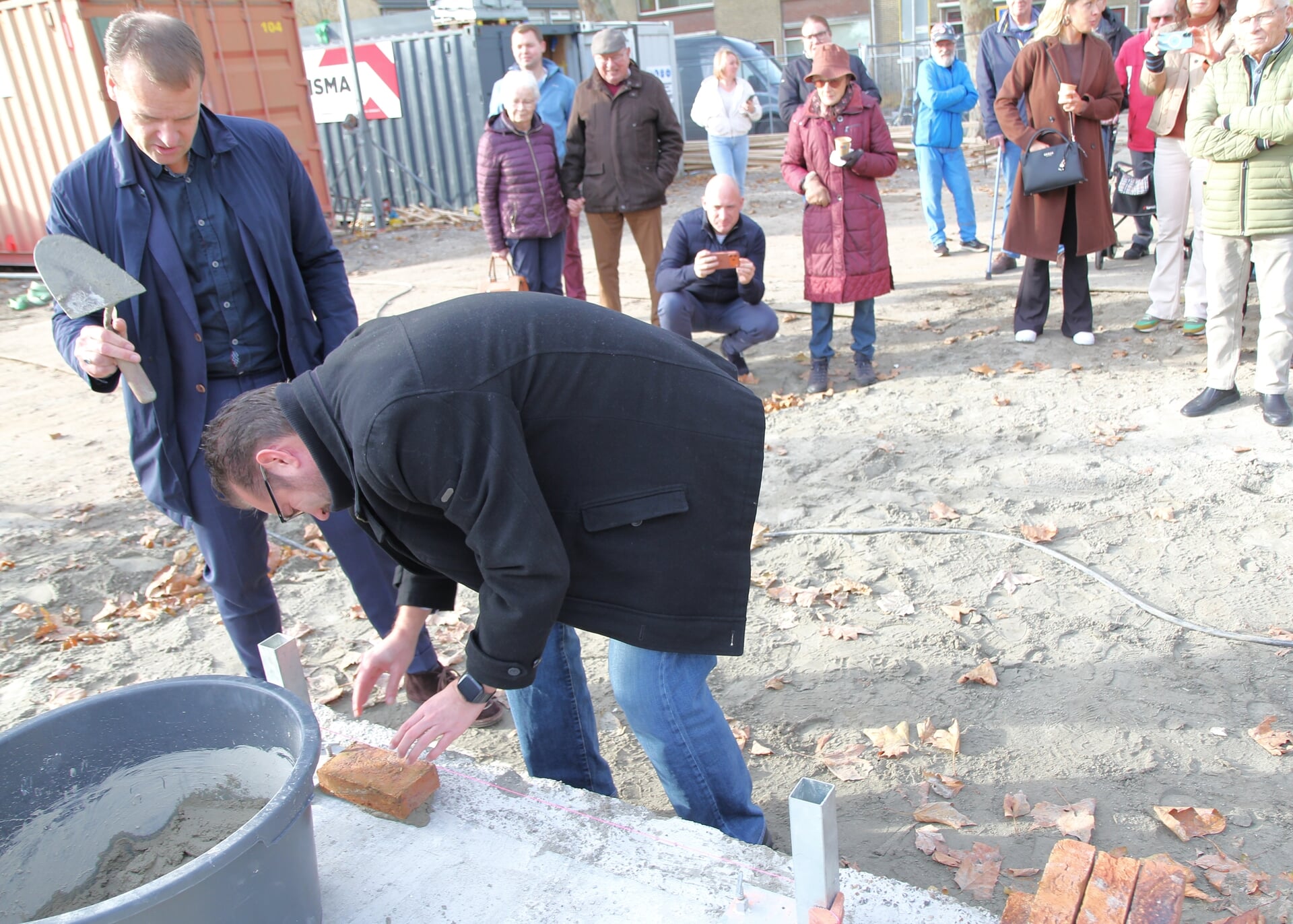 Wethouders starten de bouw van het Sterrenkwartierhuis