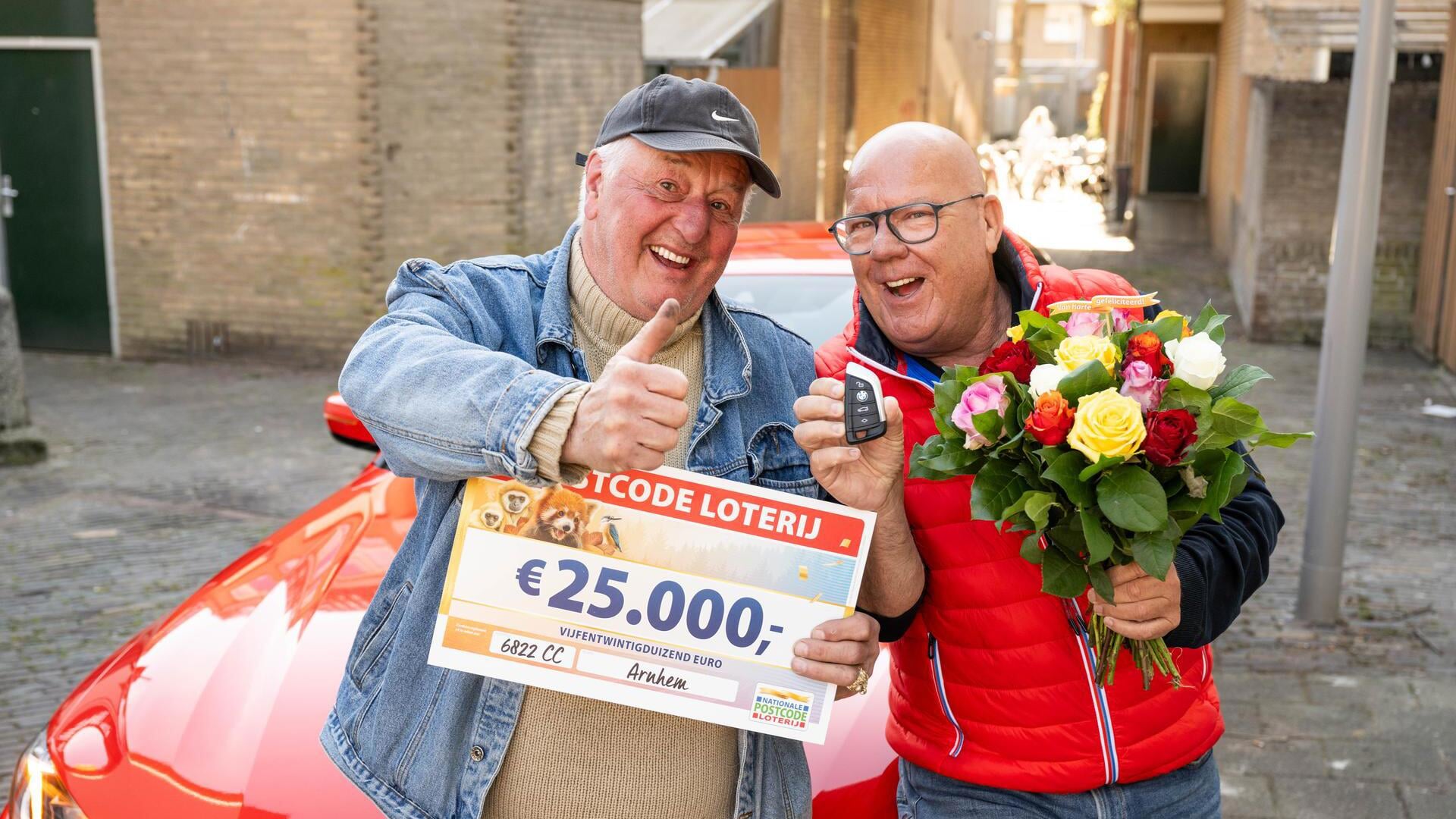 Hans uit Arnhem wint 25.000 euro en een nieuwe BMW bij de Postcode Loterij
