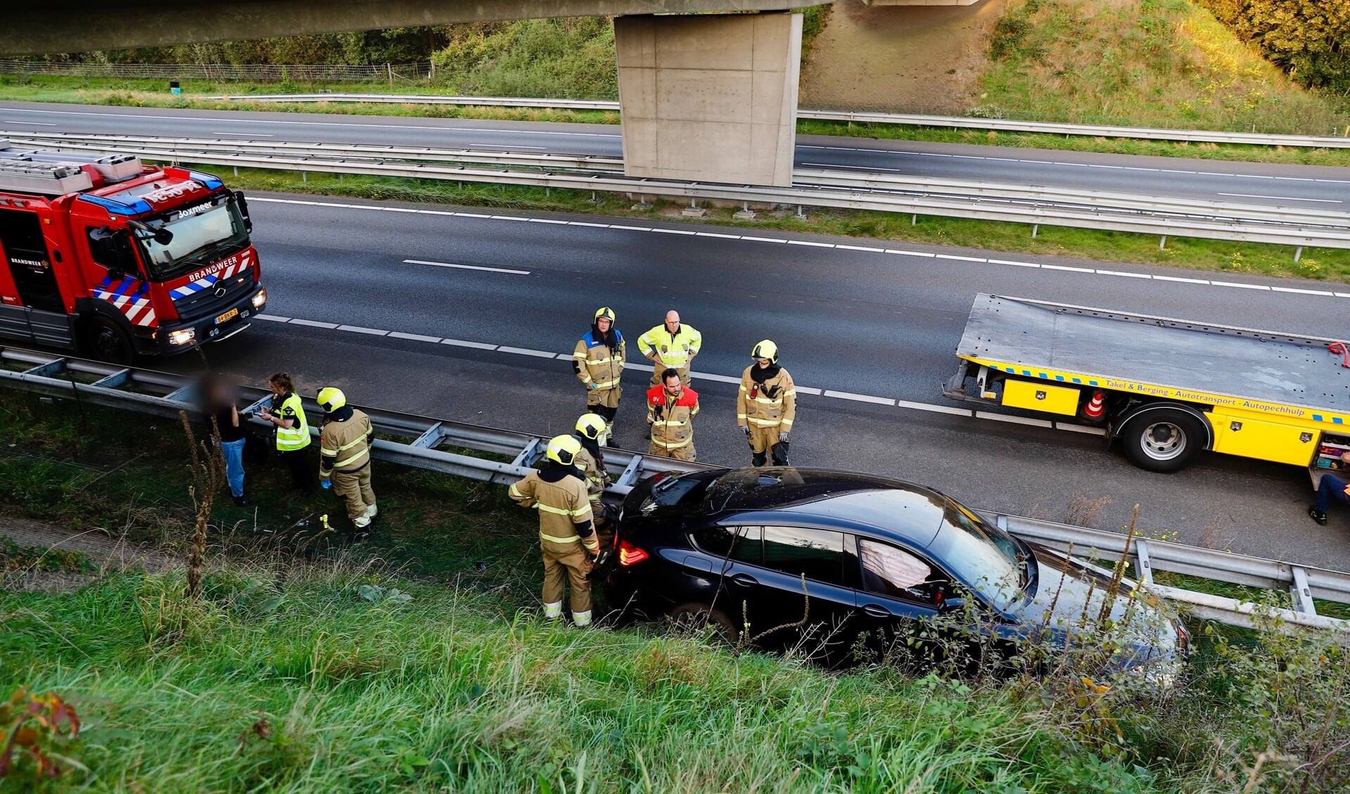 Automobilist Belandt Achter Vangrail Op A73 Bij Sambeek - Adverteren ...