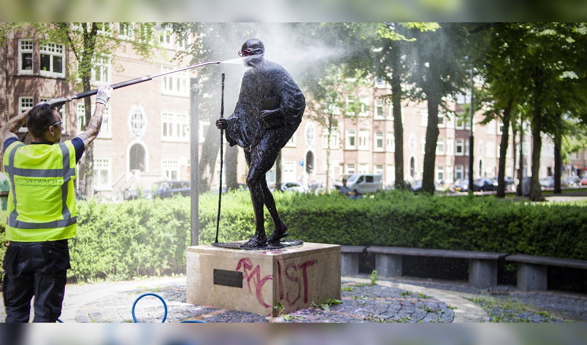 Wat Is De Beeldenstorm Wat mij tegenstaat aan de huidige beeldenstorm, is de willekeur en de