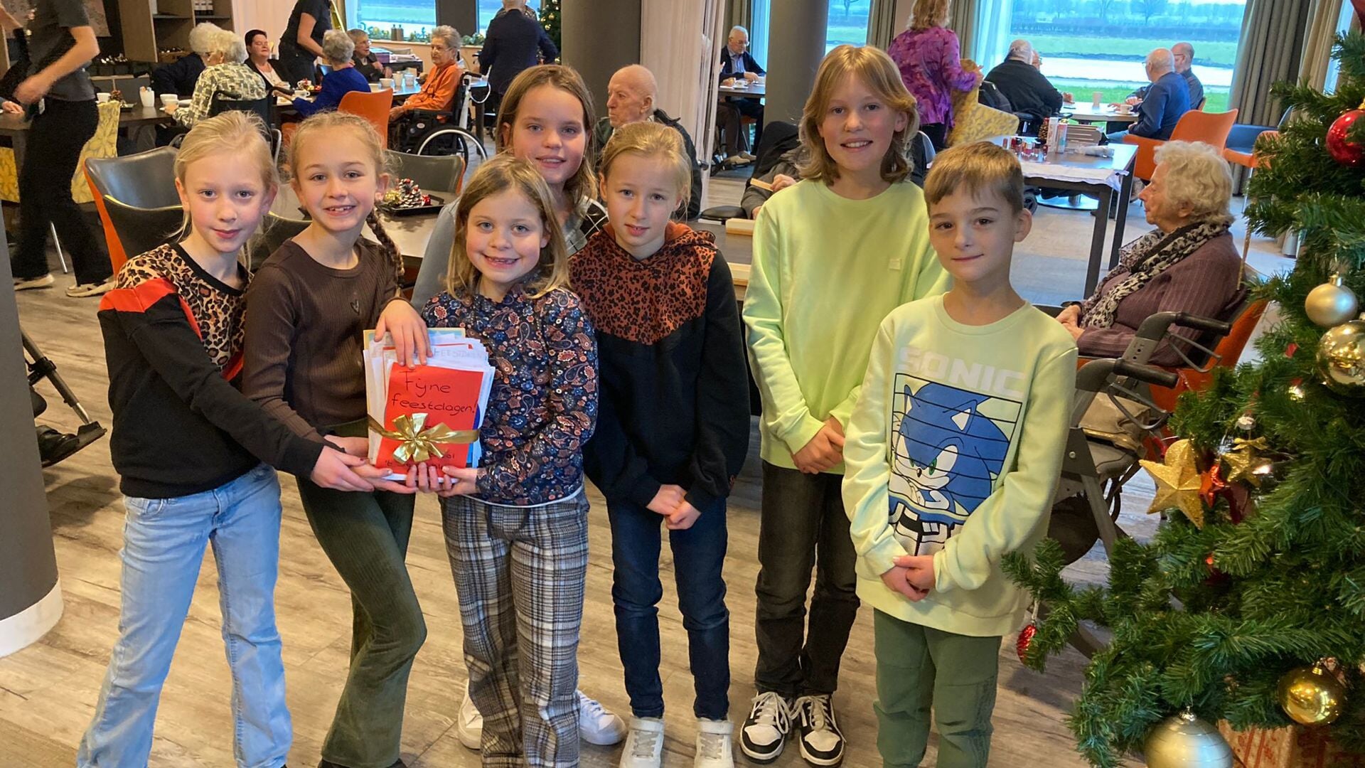 Leerlingen ‘t Startblok verrassen bewoners Castella met kerstkaarten ...