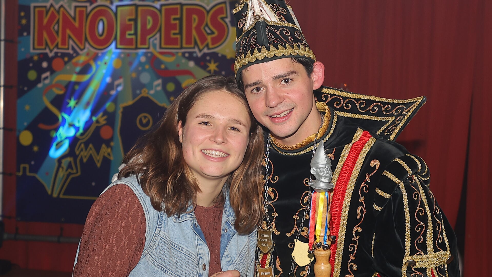 Pronkzitting CV De Knoepers; Wej gâon vùr goud!