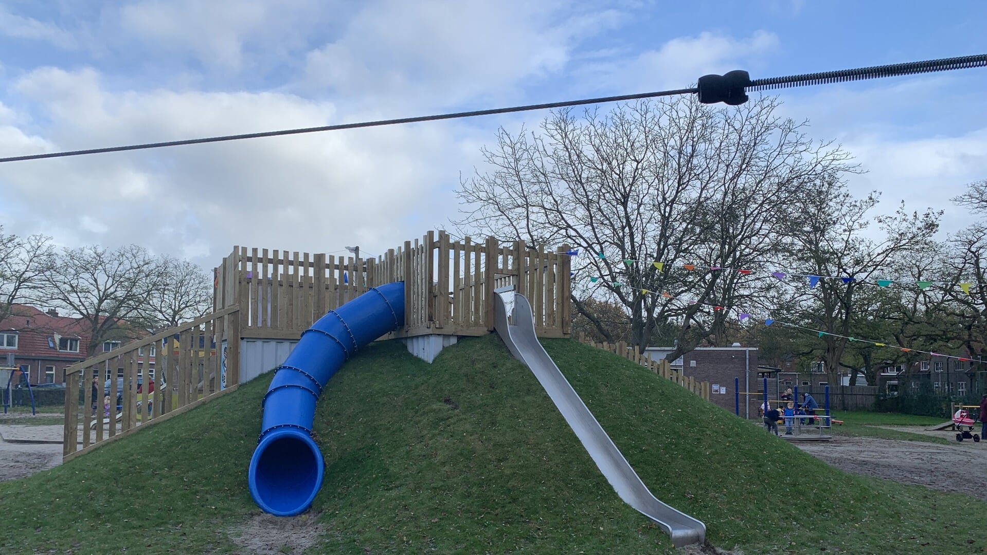 Speeltuin in Wipstrik kan weer jaren vooruit door zelfwerkzaamheid van tientallen vrijwilligers
