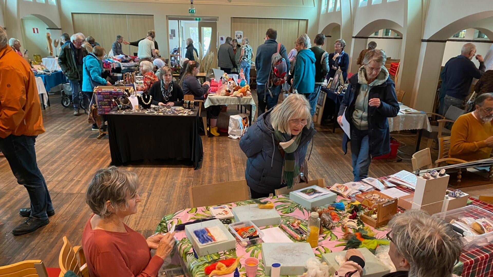 Succesvolle drukbezochte hobbymarkt