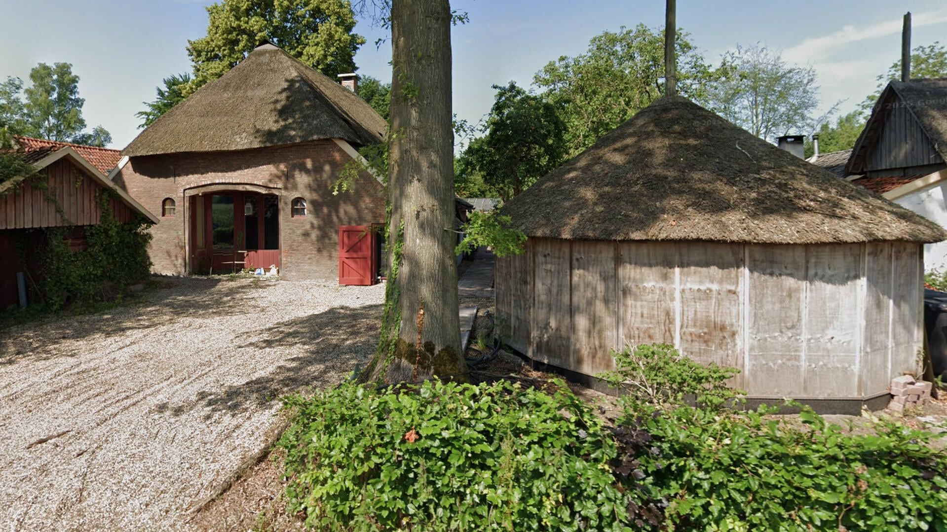 Herdenking bij monument aan Den Broekweg