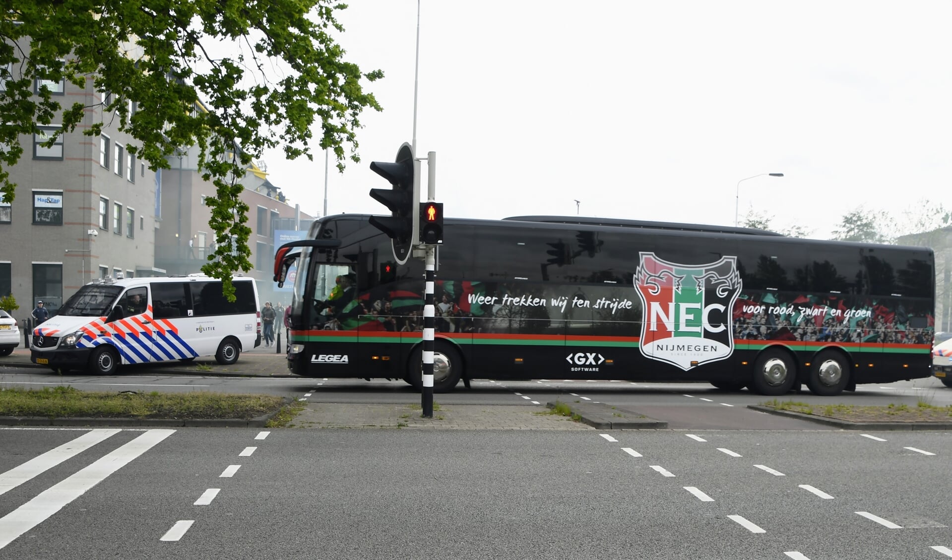 Relschoppers Veroordeeld Tot Cel- En Taakstraffen Na Geweld Bij ...