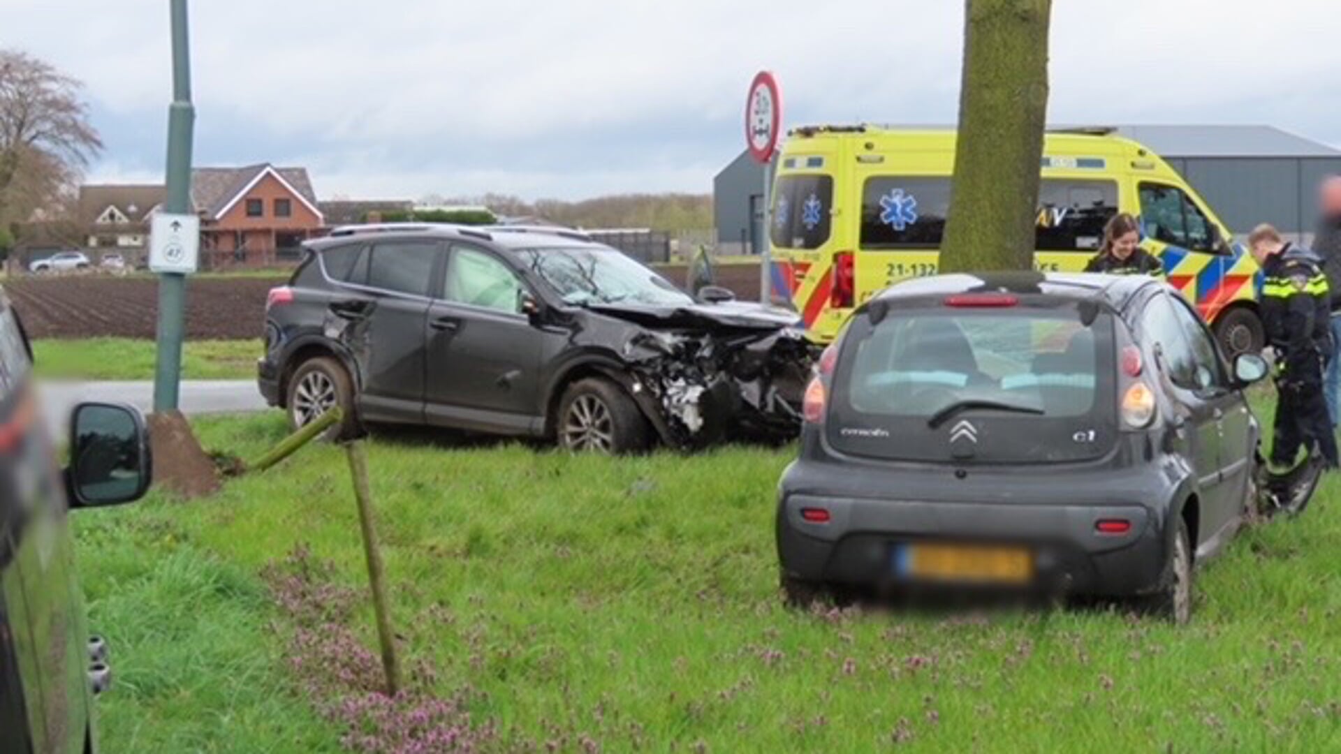 Twee voertuigen betrokken bij aanrijding Langenboom