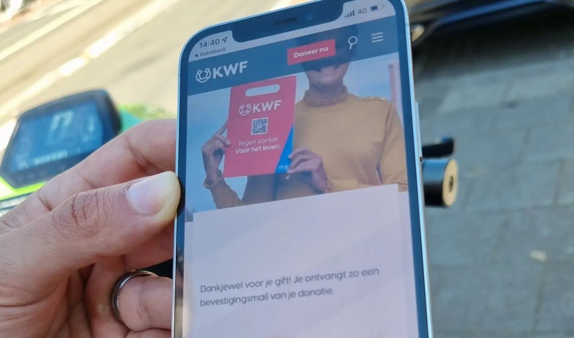 Scooteraar zonder helm mag boete overmaken naar goed doel Adverteren Rotterdam De Havenloods