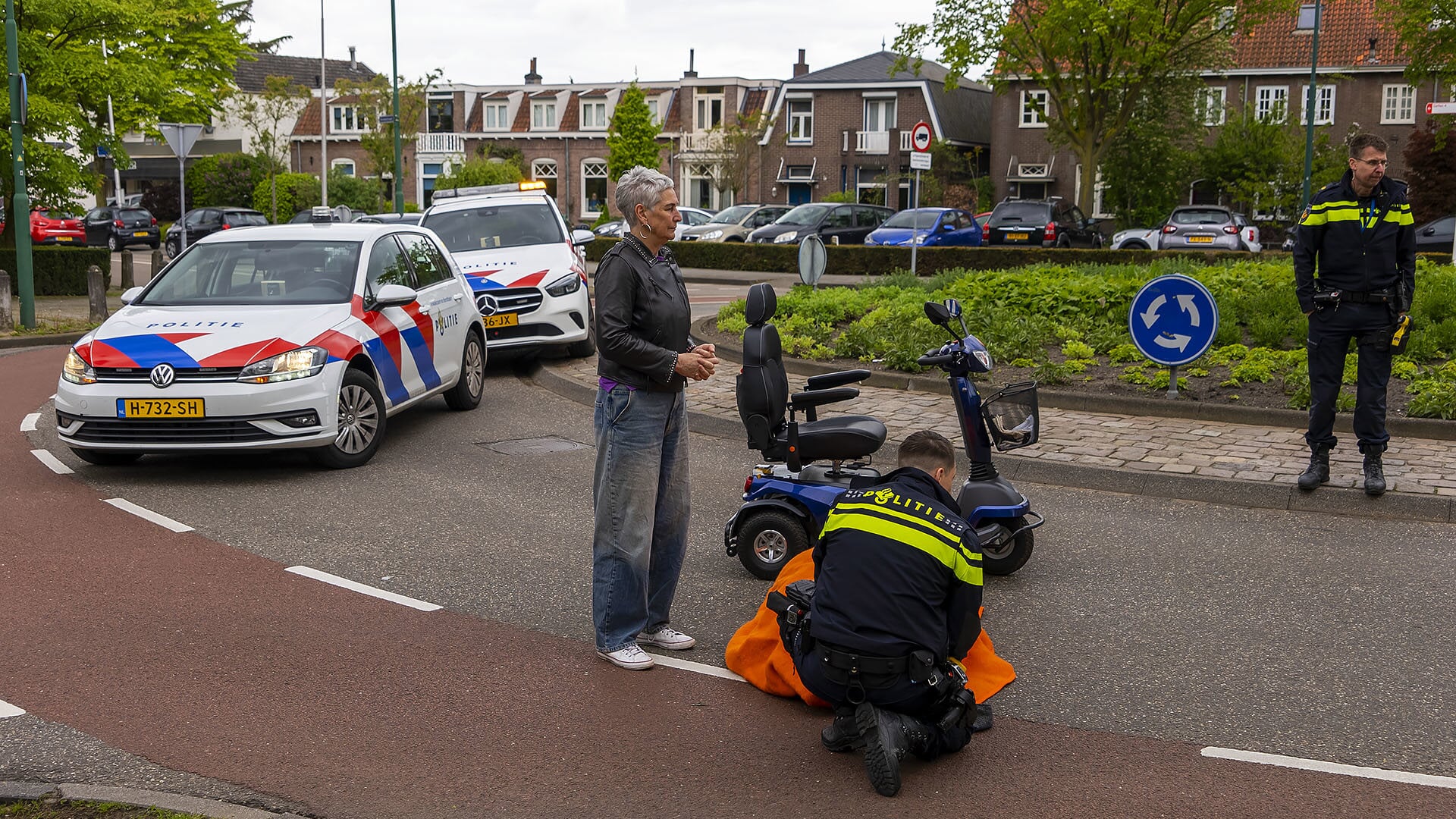 Man Komt Ten Val Met Scootmobiel, Loopt Hoofdwond Op - Adverteren Oss ...