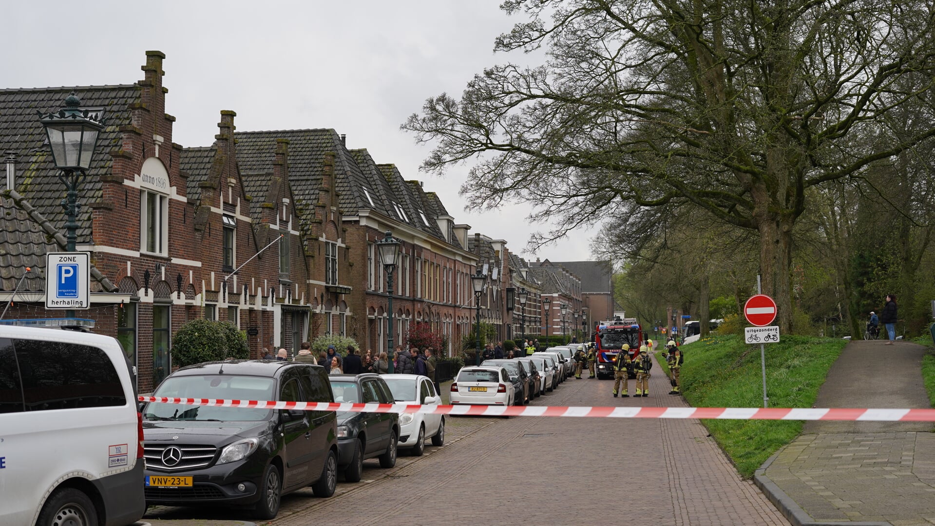 Brandweer Ontruimt Woningen Aan Ebbingestraat Vanwege Vreemde Lucht ...