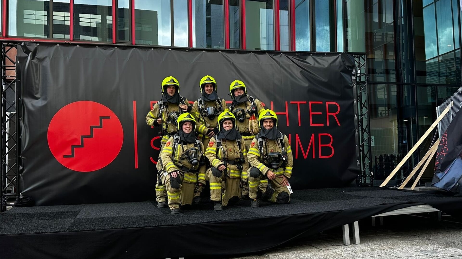 Taart voor Brandweer Lobith-Tolkamer